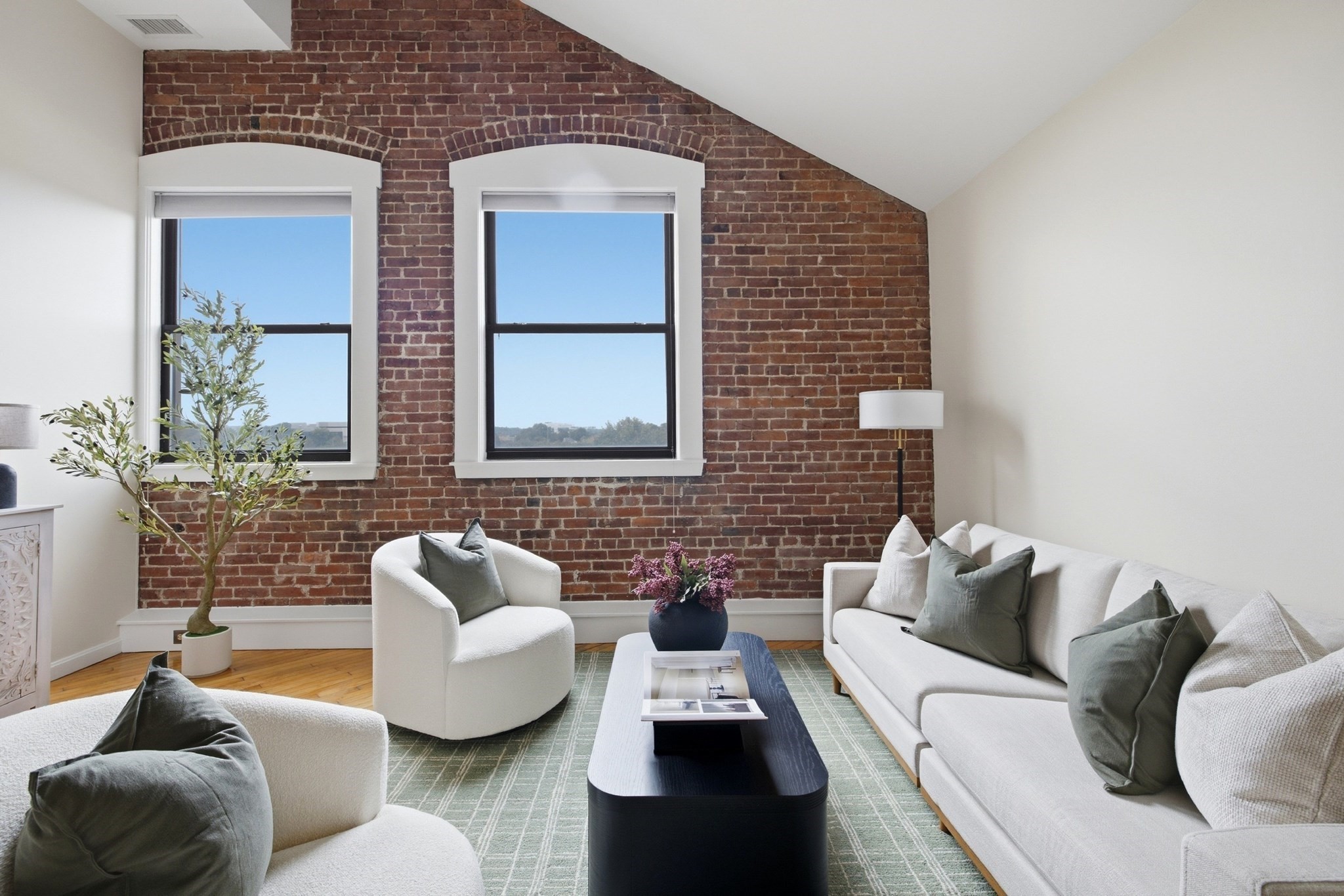 94 Newbury Ave # 402