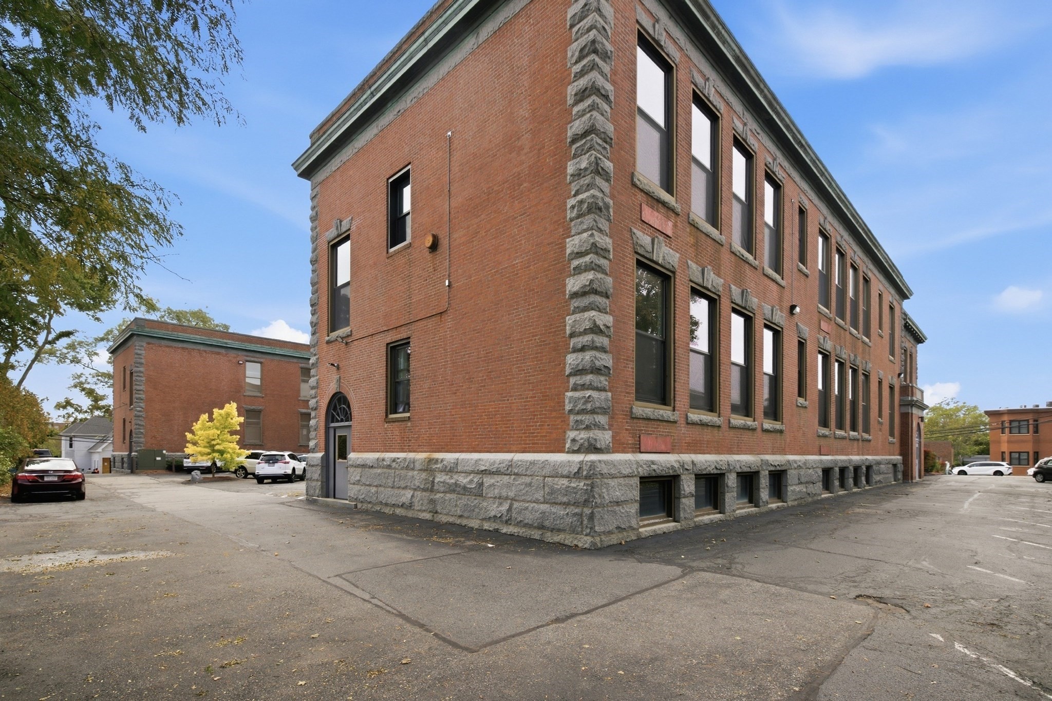 94 Newbury Ave # 402