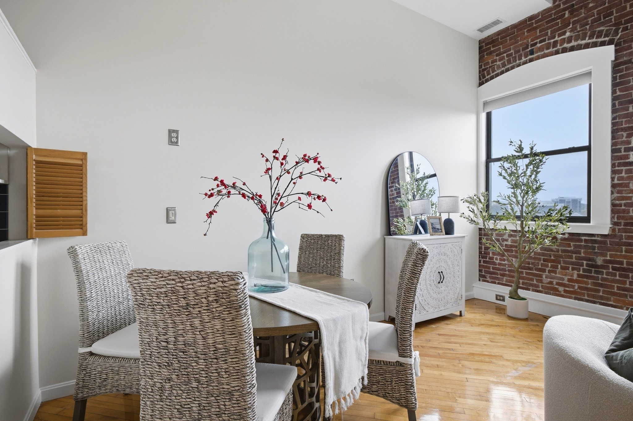 94 Newbury Ave # 402