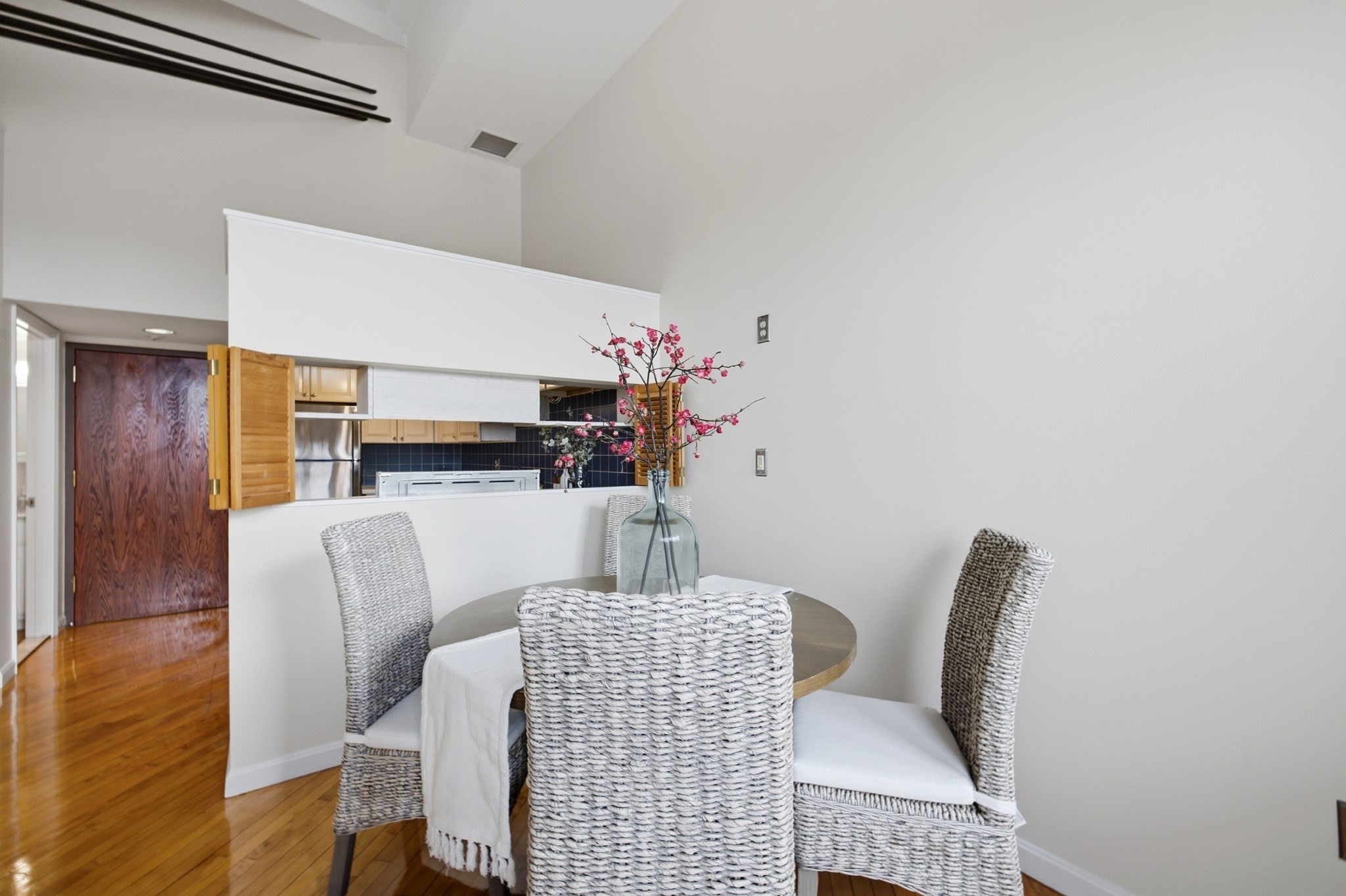 94 Newbury Ave # 402