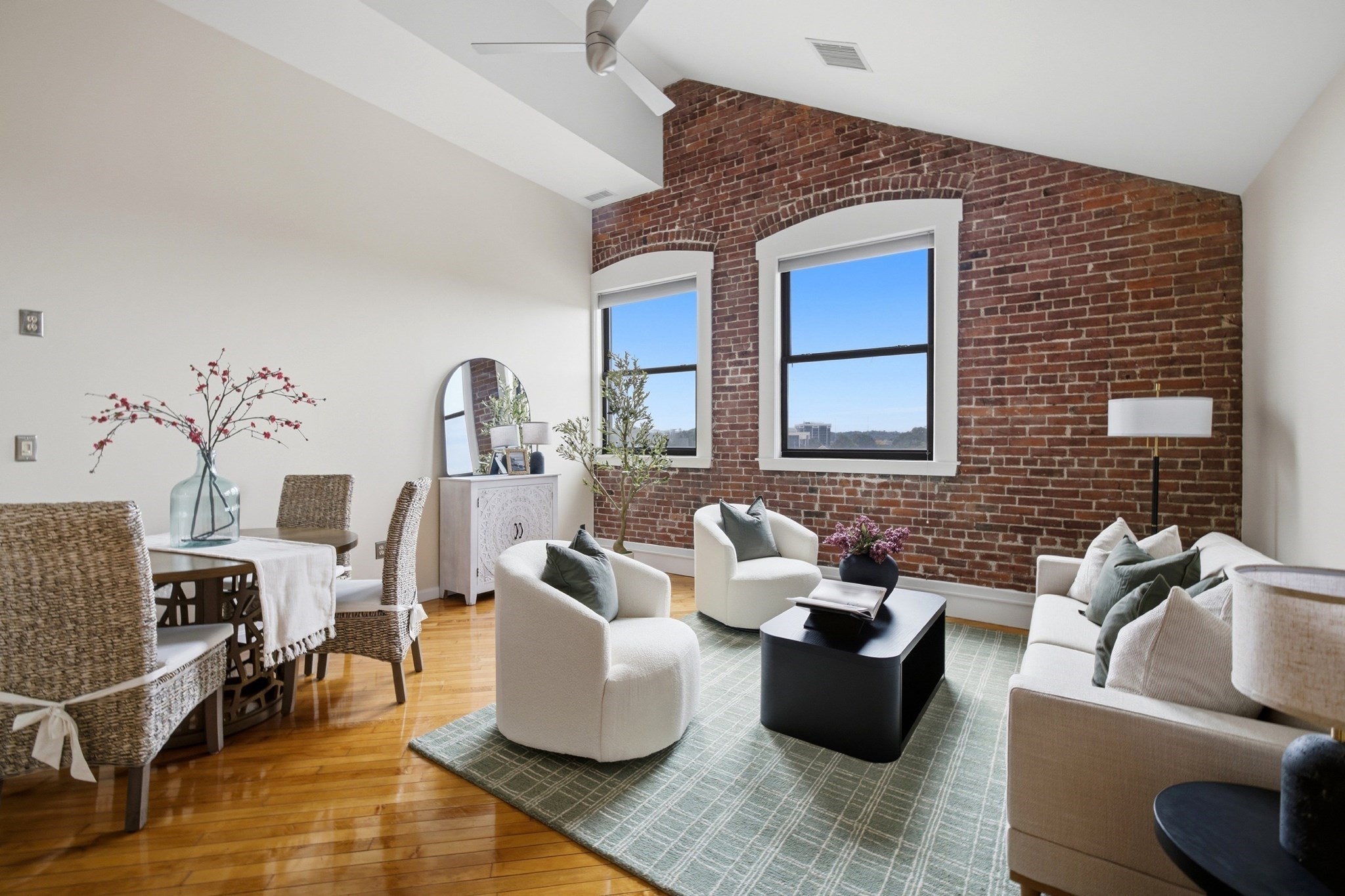 94 Newbury Ave # 402