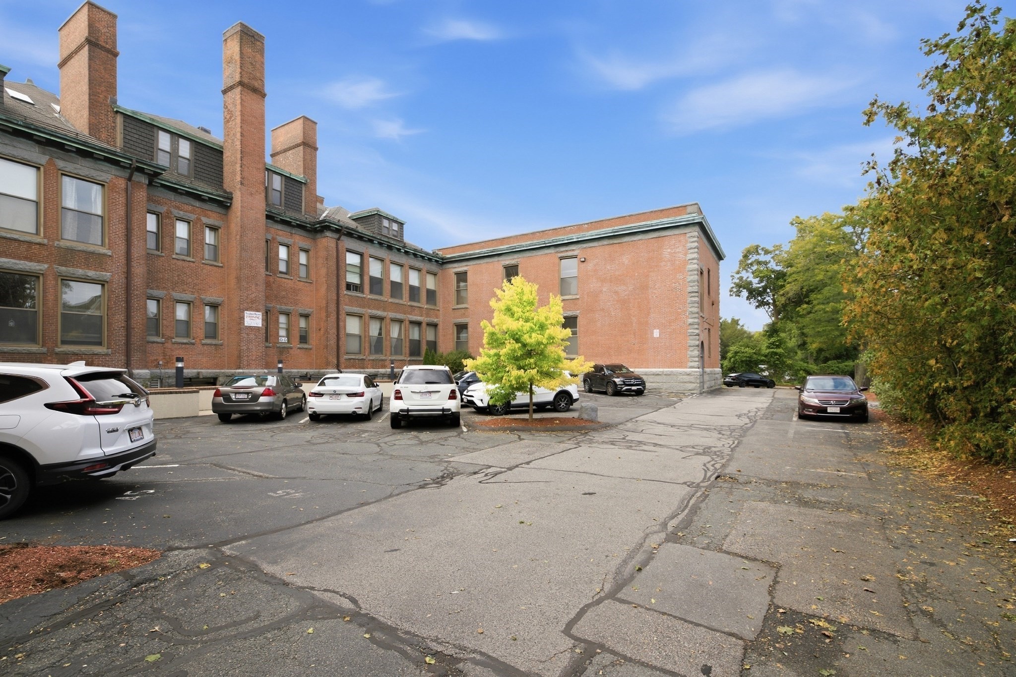 94 Newbury Ave # 402