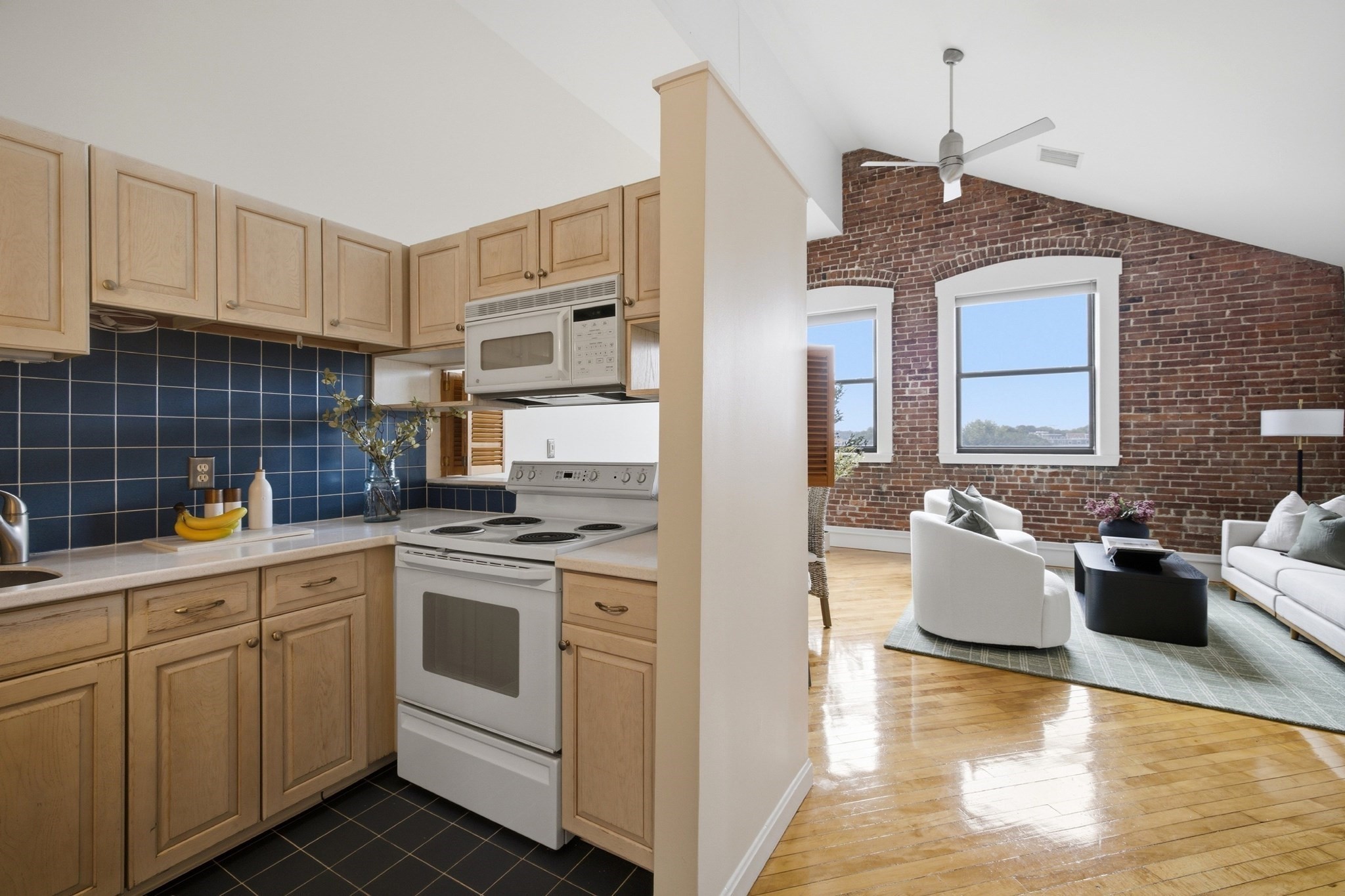 94 Newbury Ave # 402