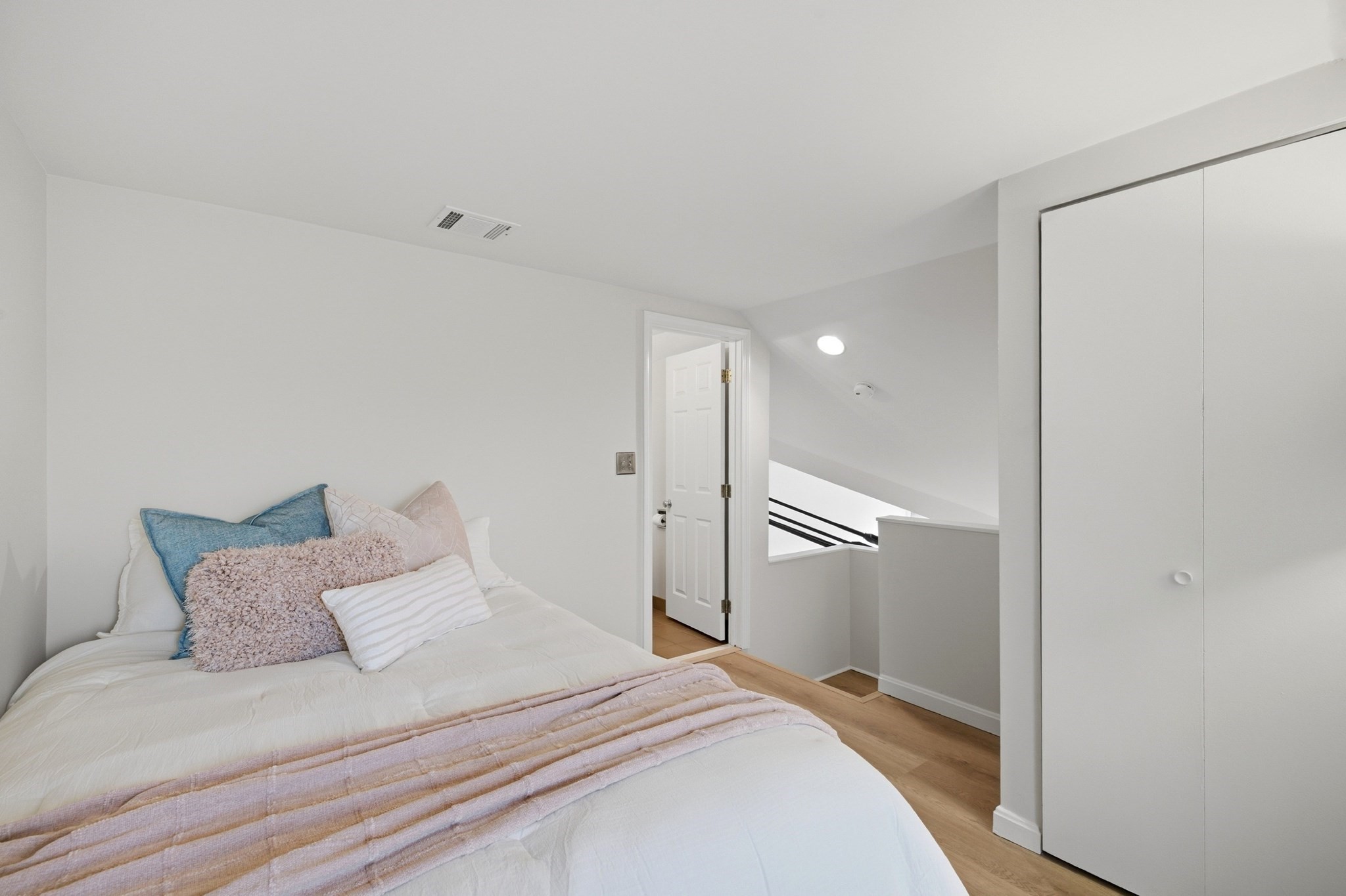94 Newbury Ave # 402