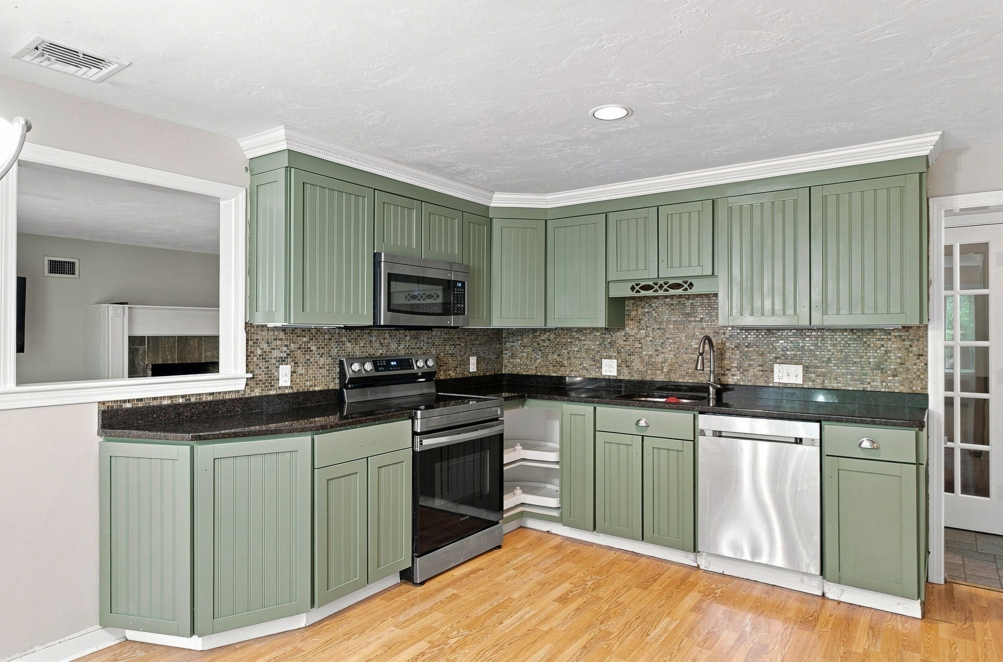 76 Carroll Dr