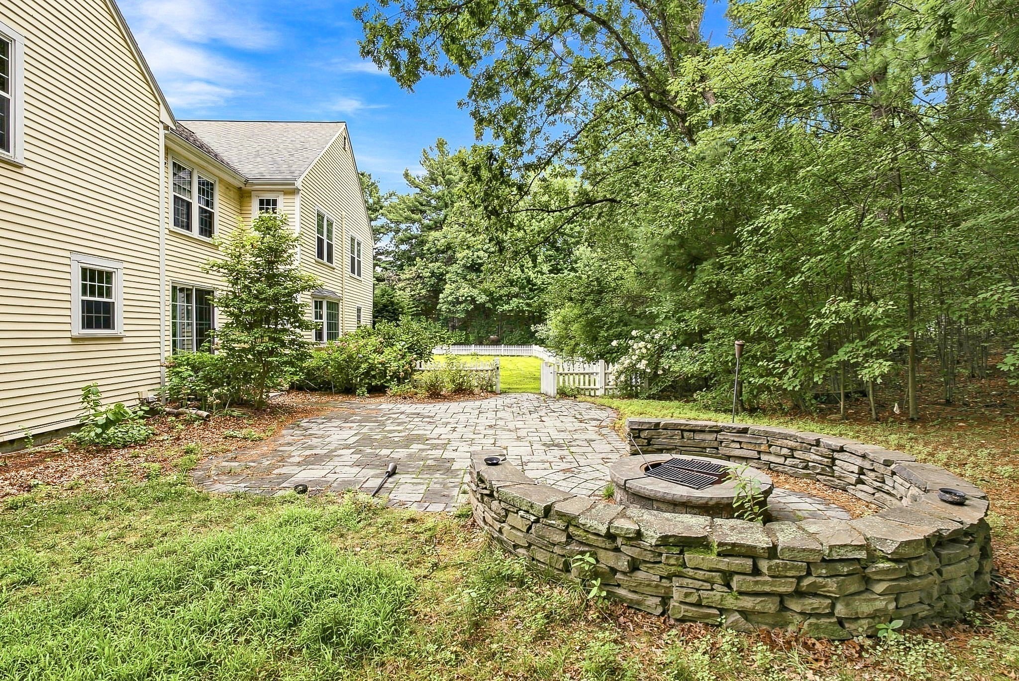 76 Carroll Dr