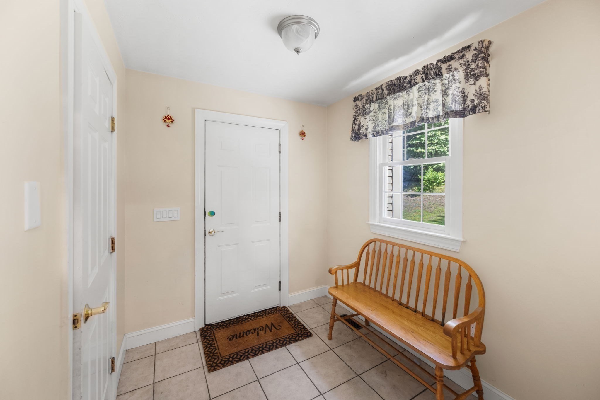 101 Schoolhouse Ln