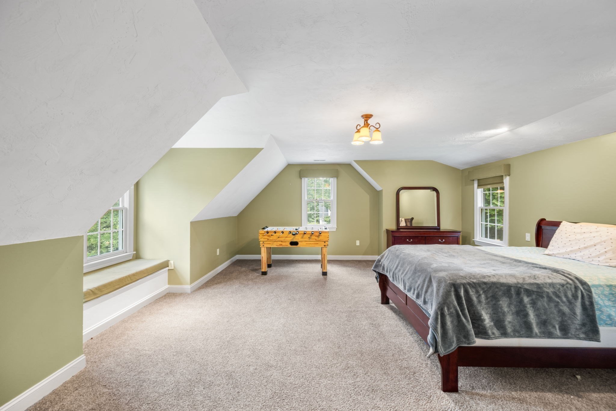 101 Schoolhouse Ln