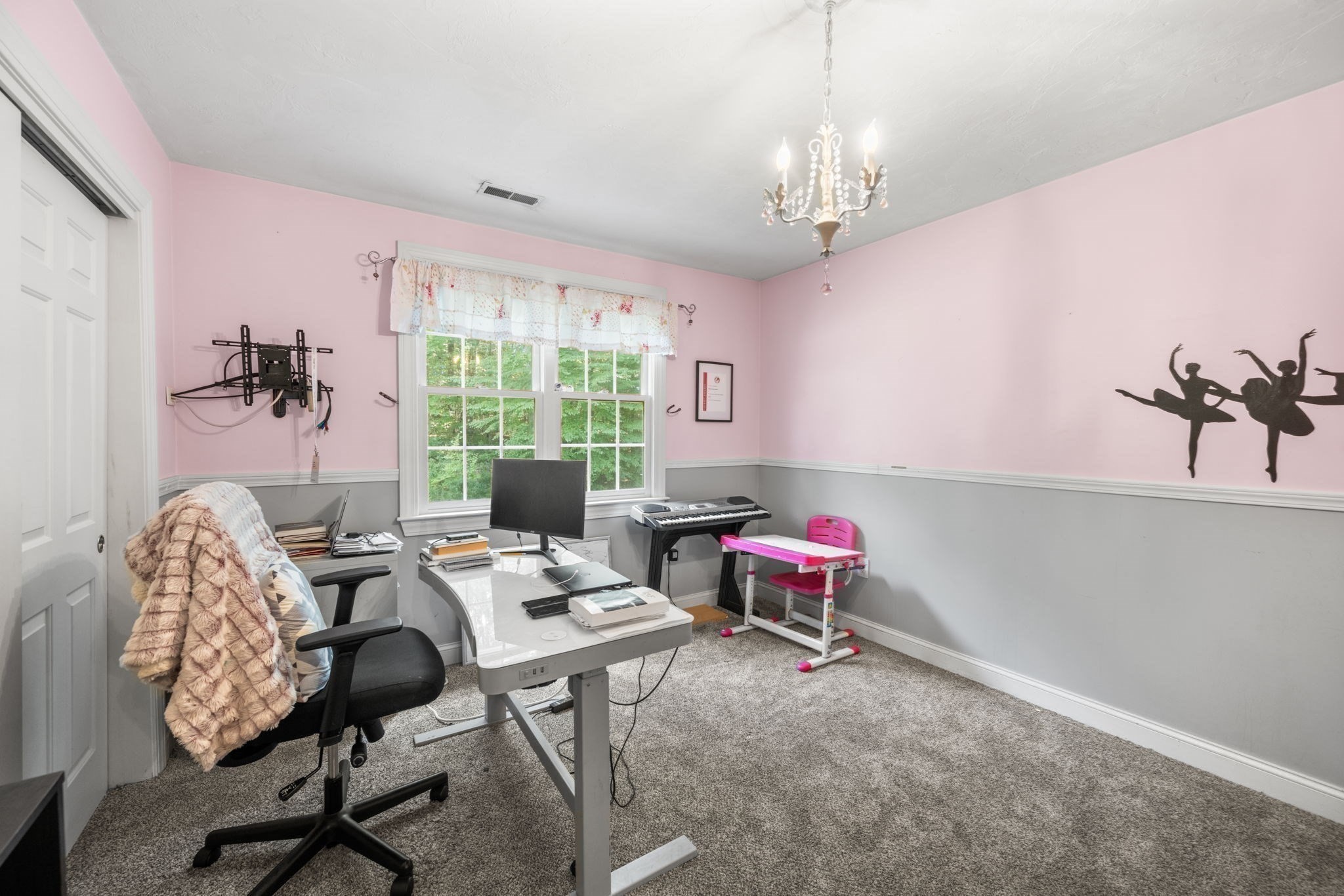101 Schoolhouse Ln
