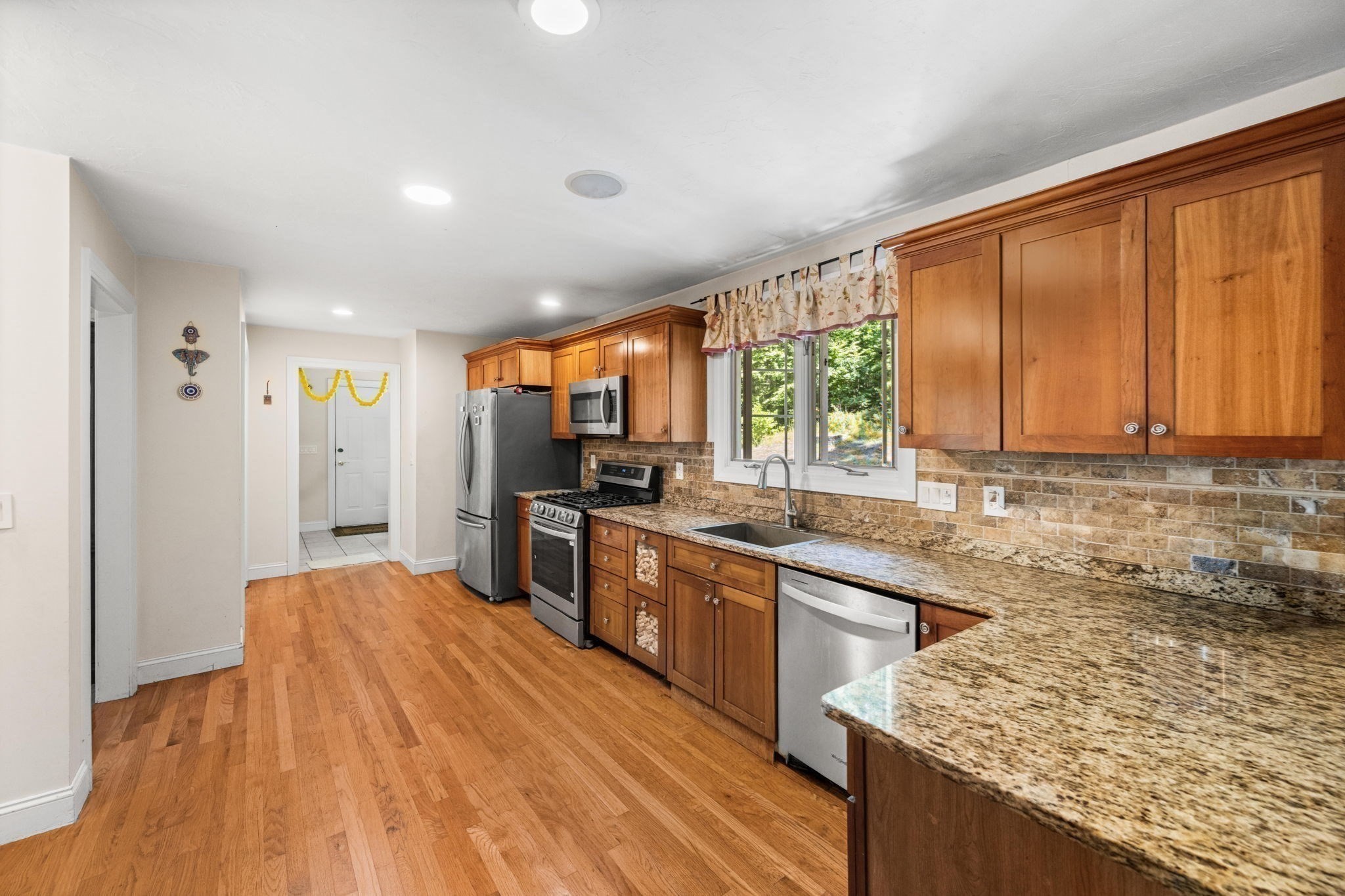 101 Schoolhouse Ln