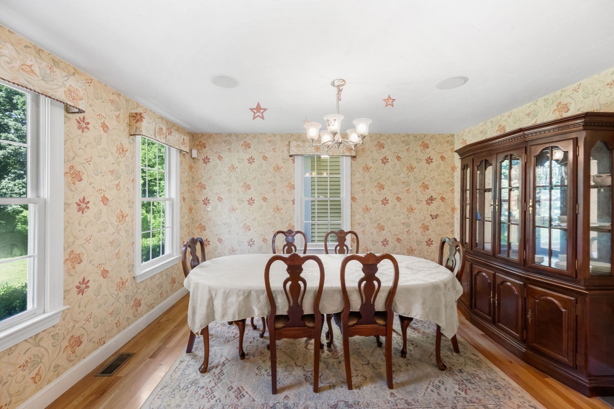 101 Schoolhouse Ln
