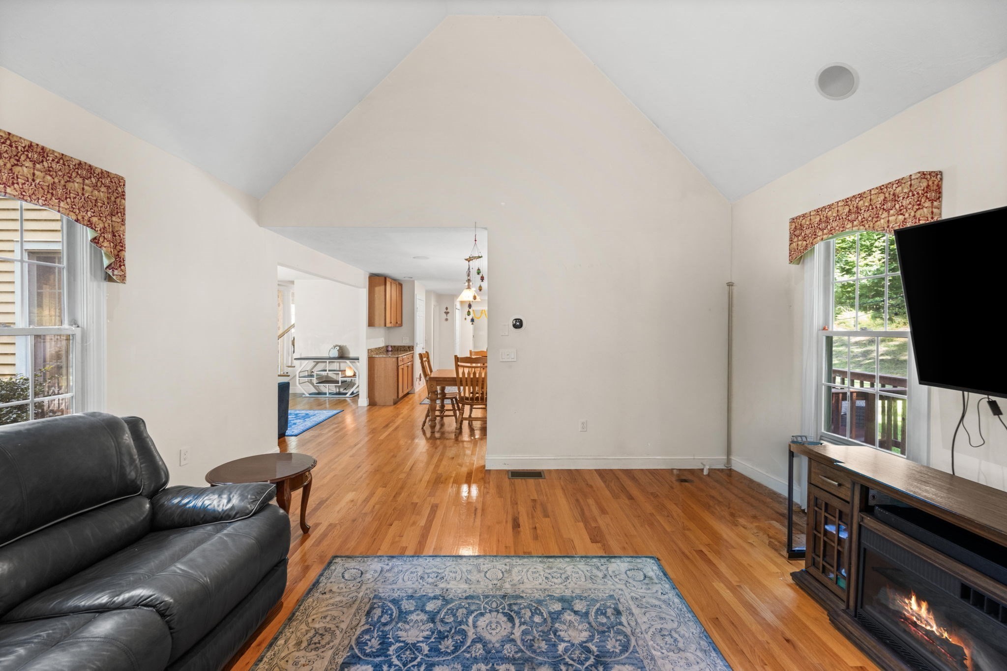 101 Schoolhouse Ln
