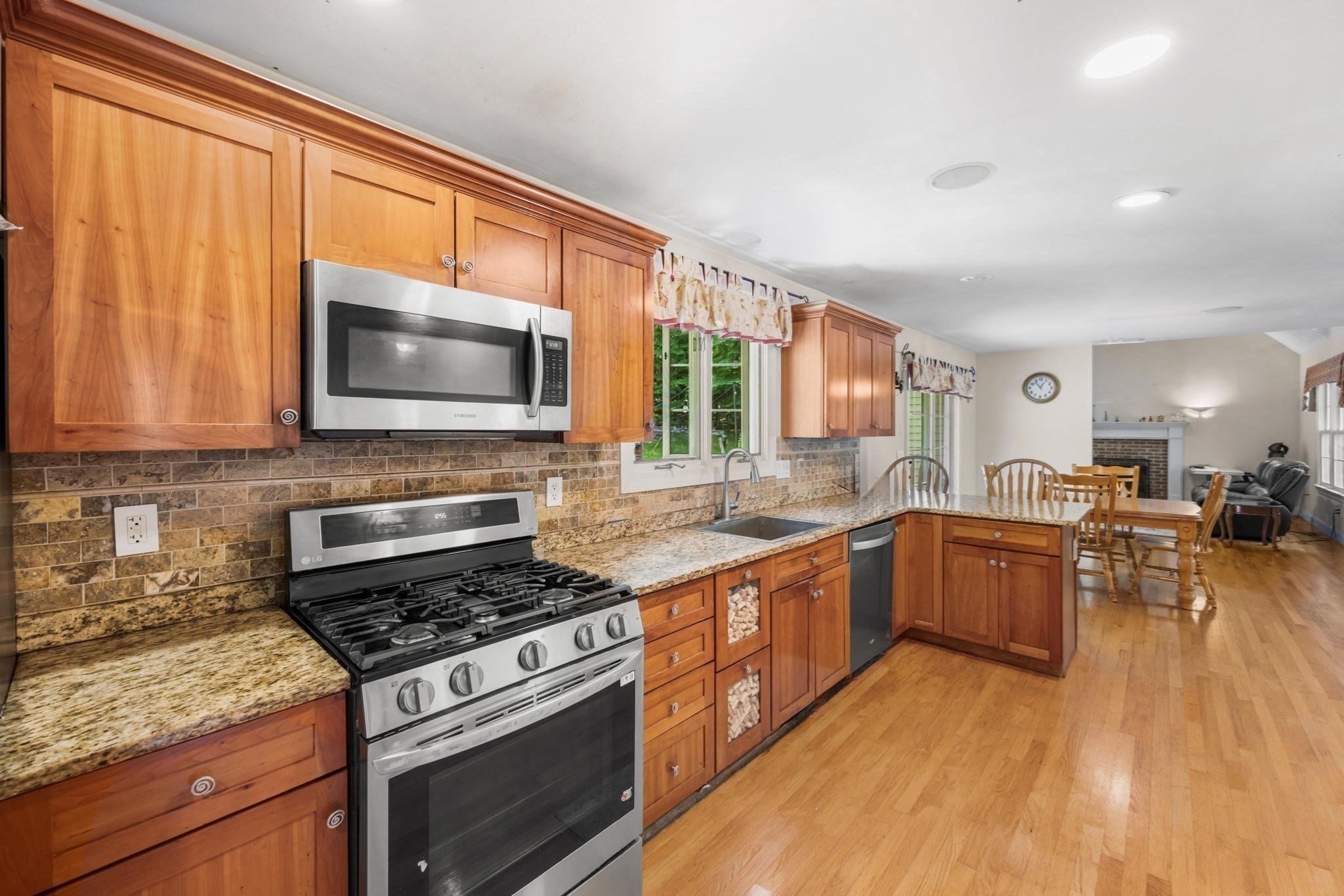 101 Schoolhouse Ln