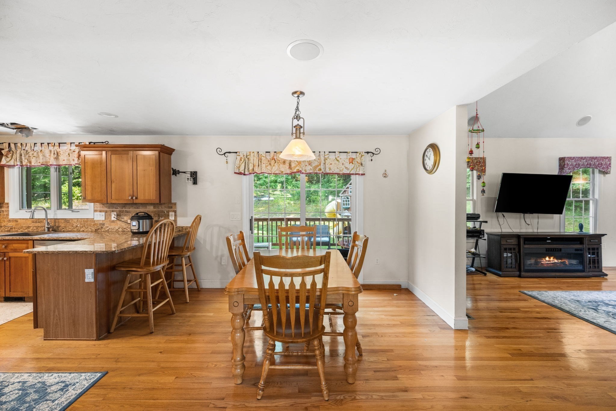 101 Schoolhouse Ln