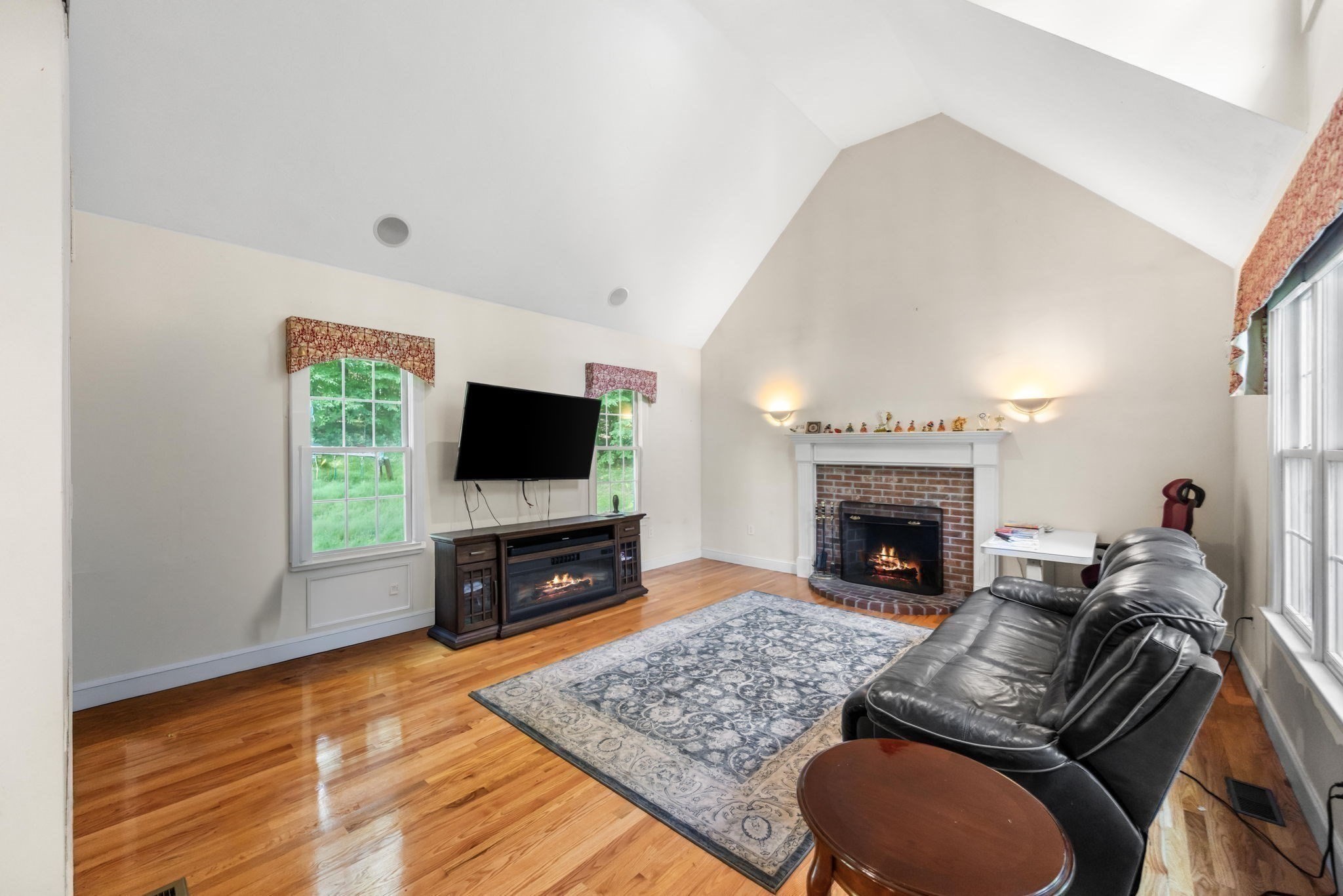 101 Schoolhouse Ln