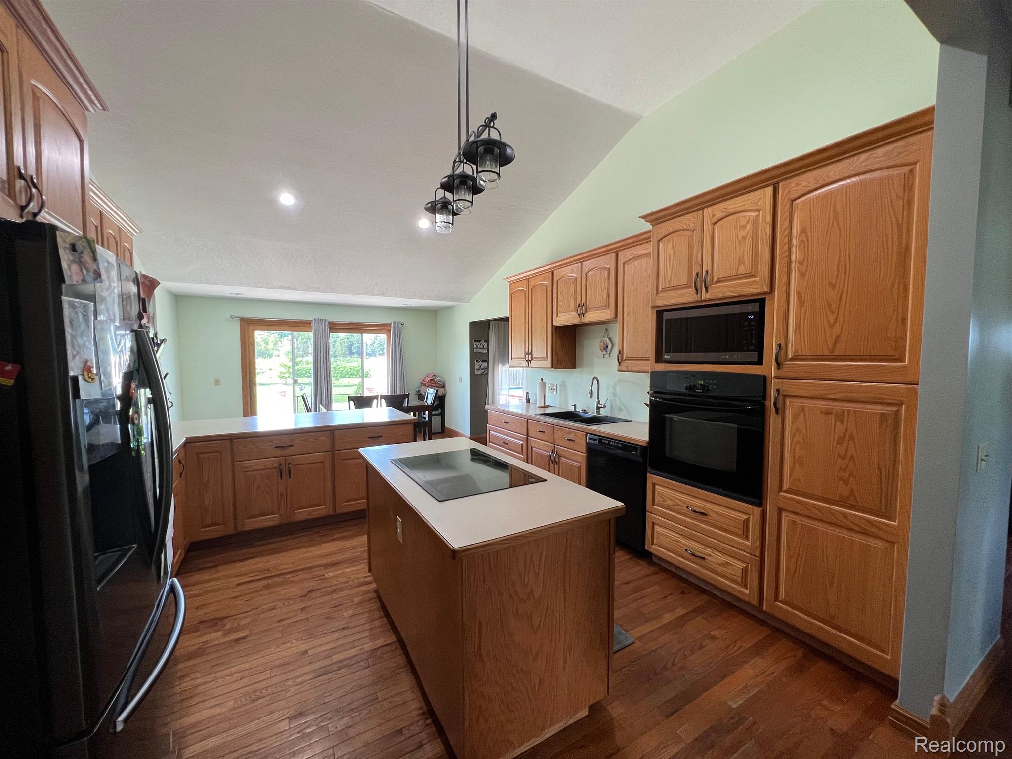 1325 E NEWBURG Road