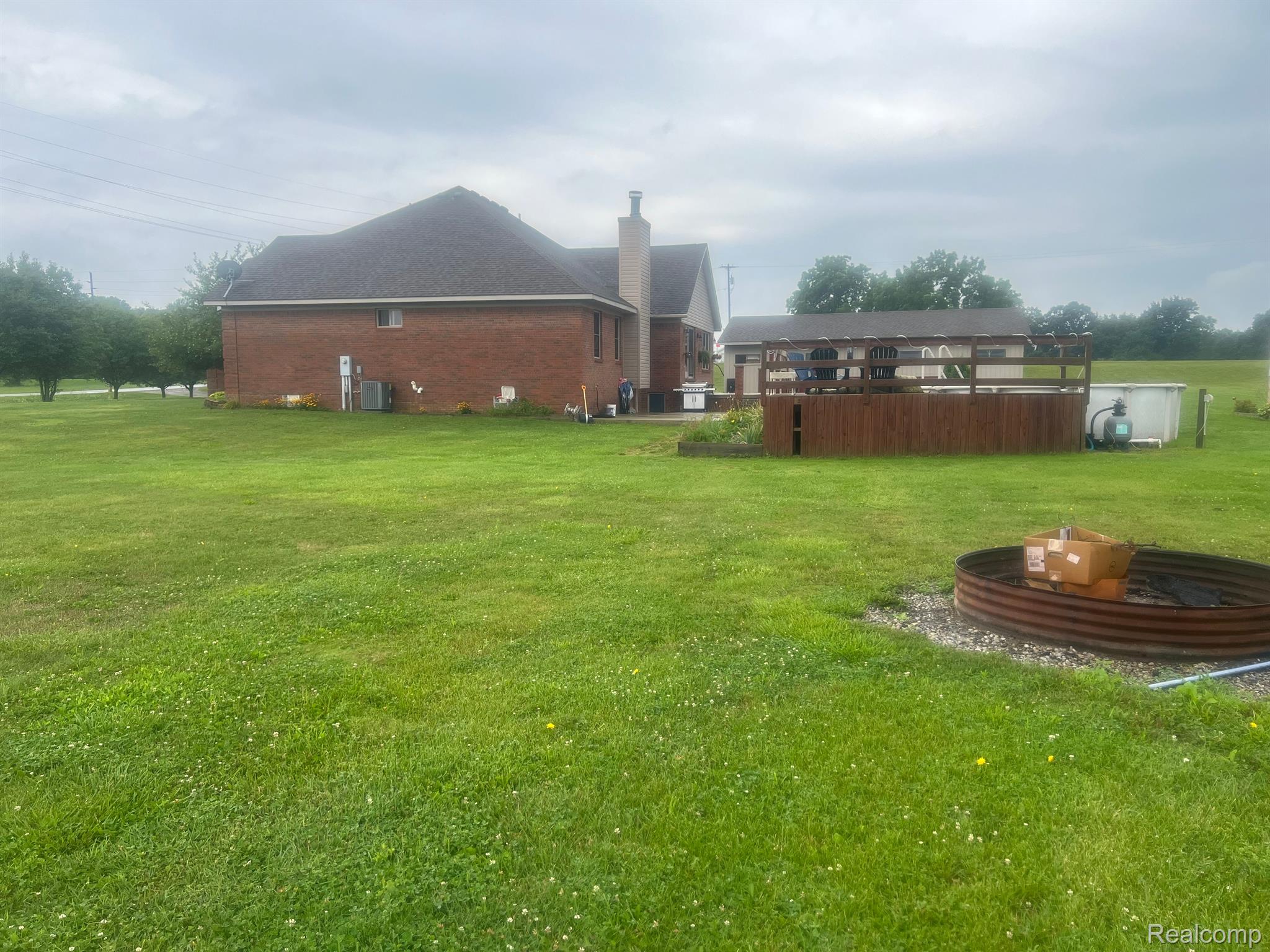 1325 E NEWBURG Road