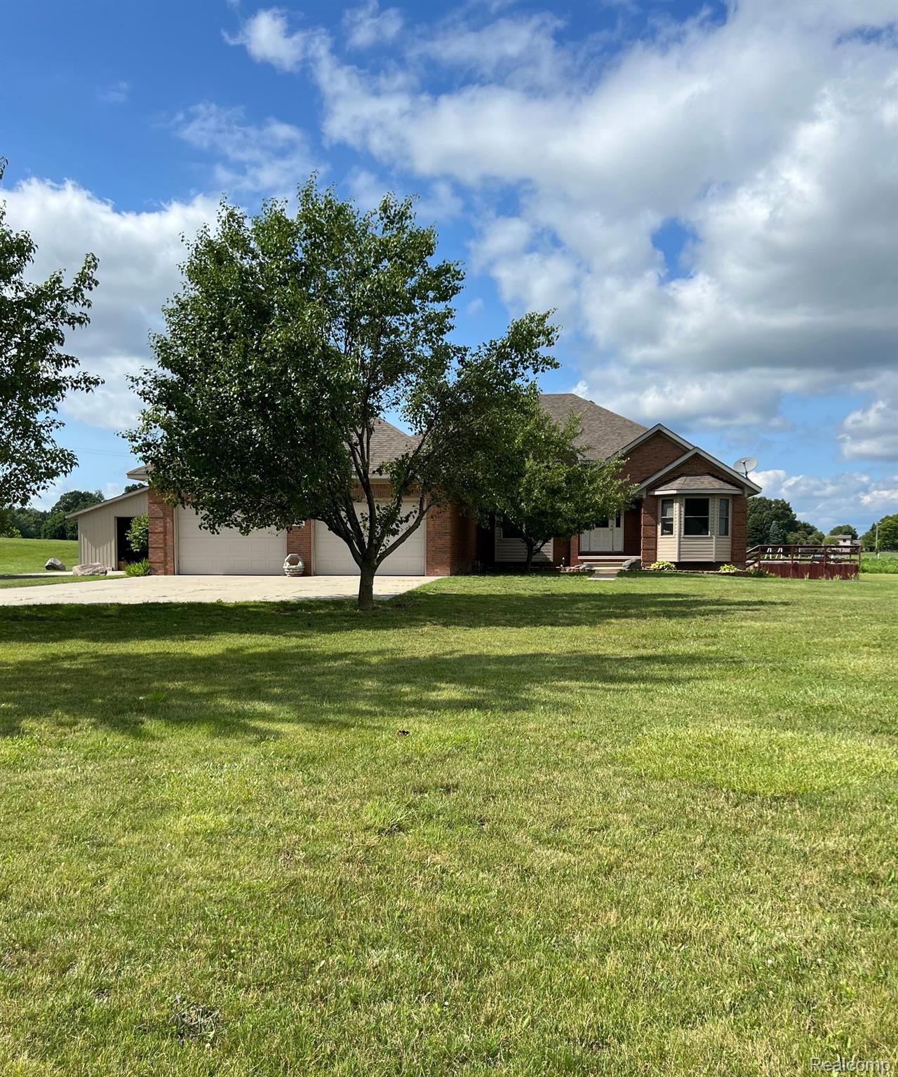 1325 E NEWBURG Road