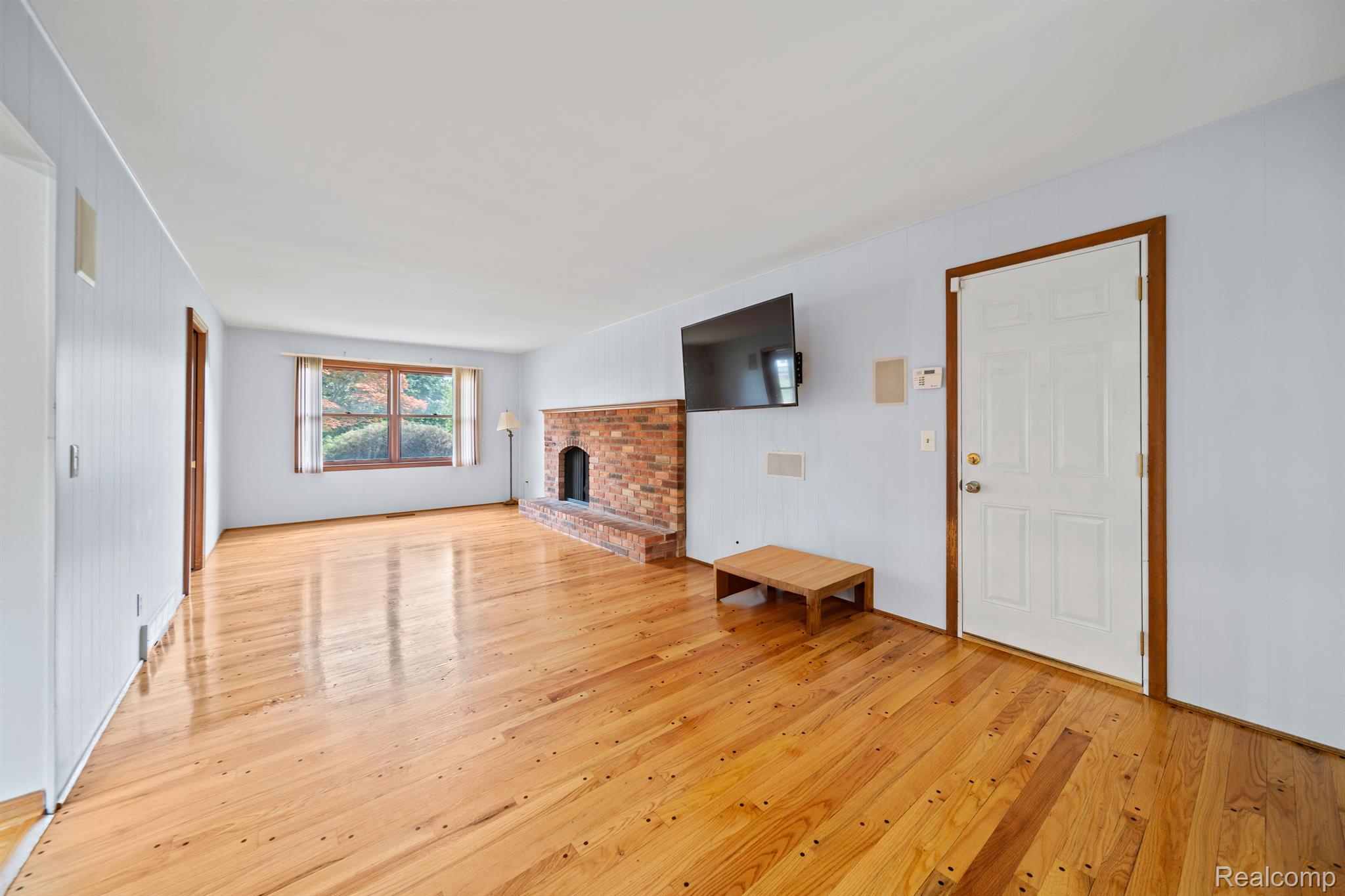 855 AVON Court