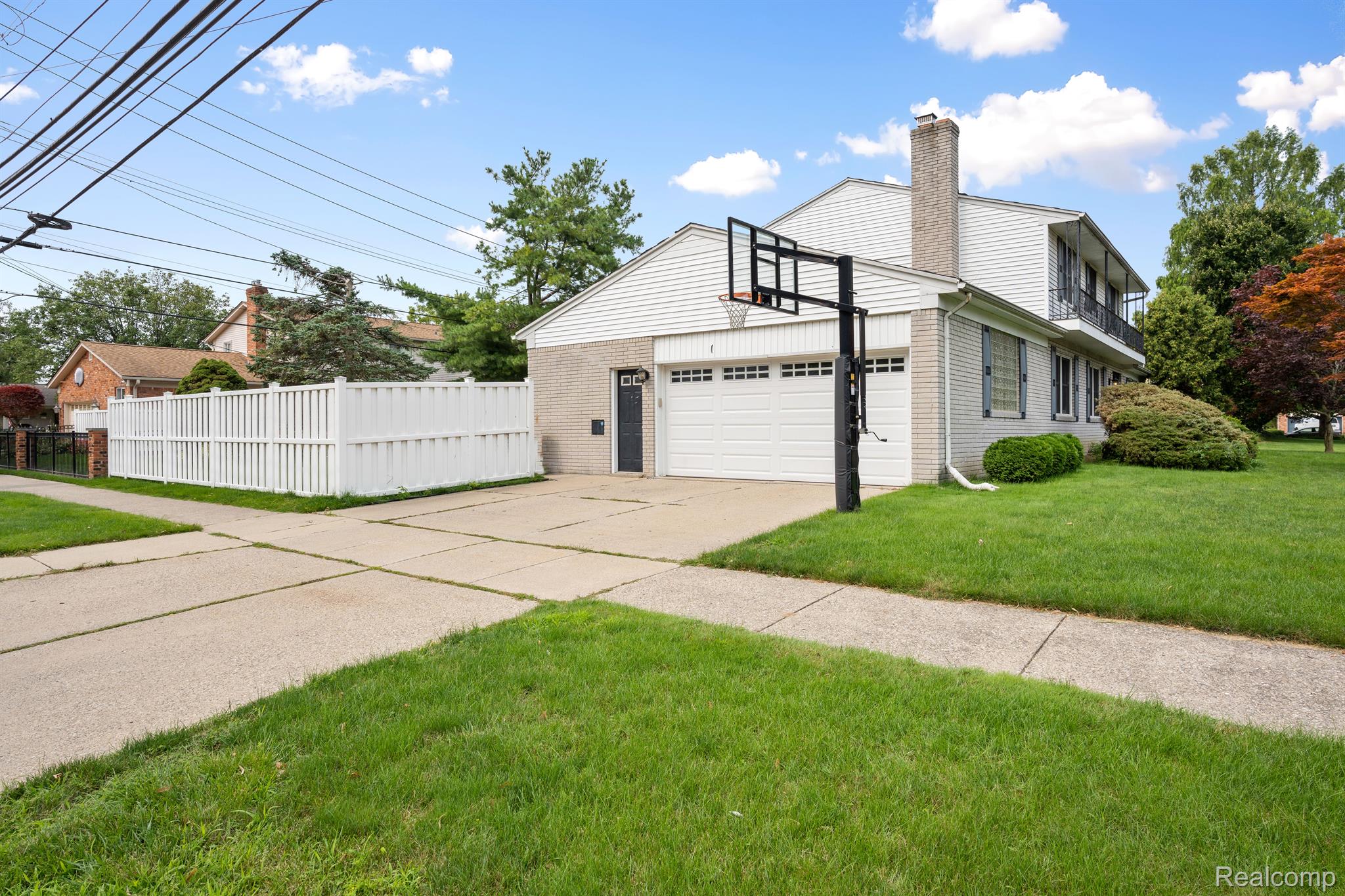 855 AVON Court