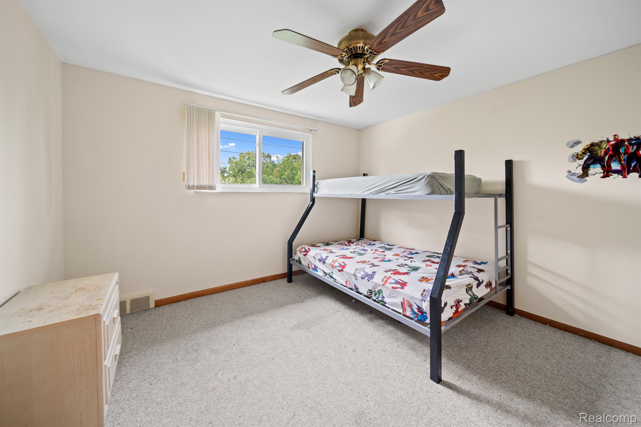 855 AVON Court