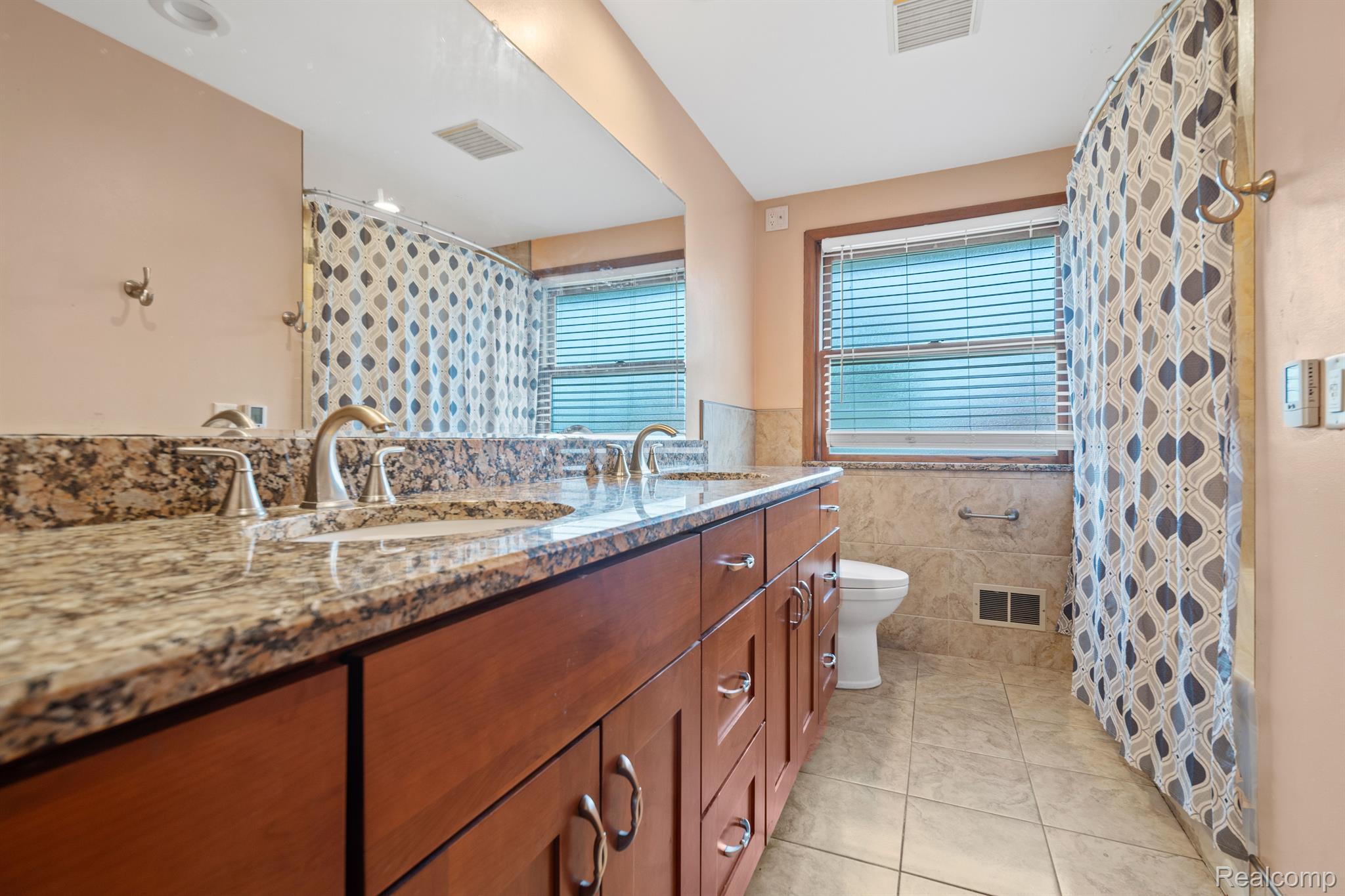 855 AVON Court