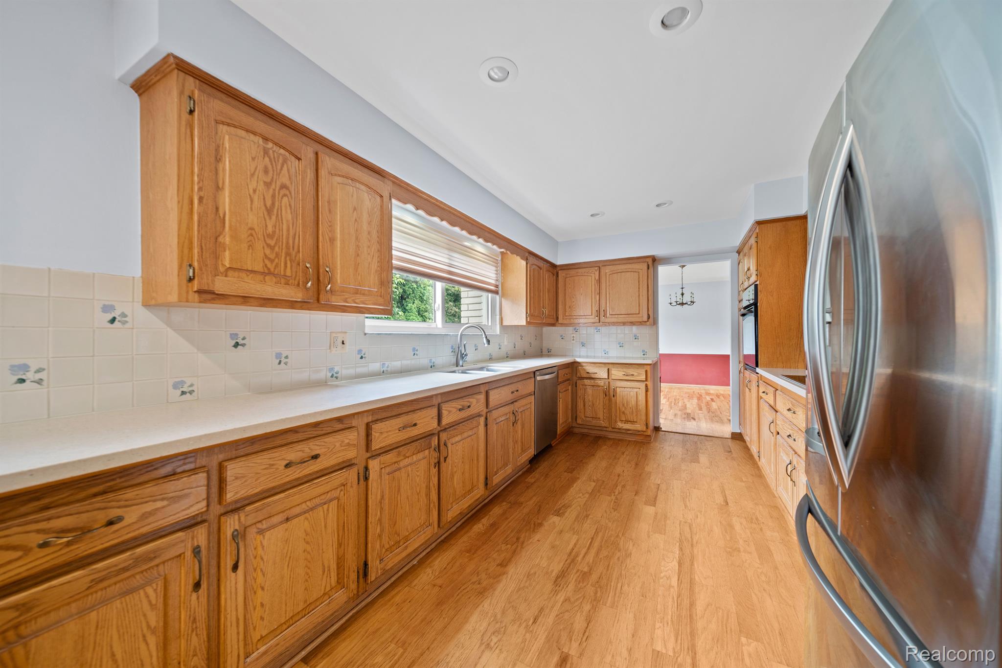 855 AVON Court