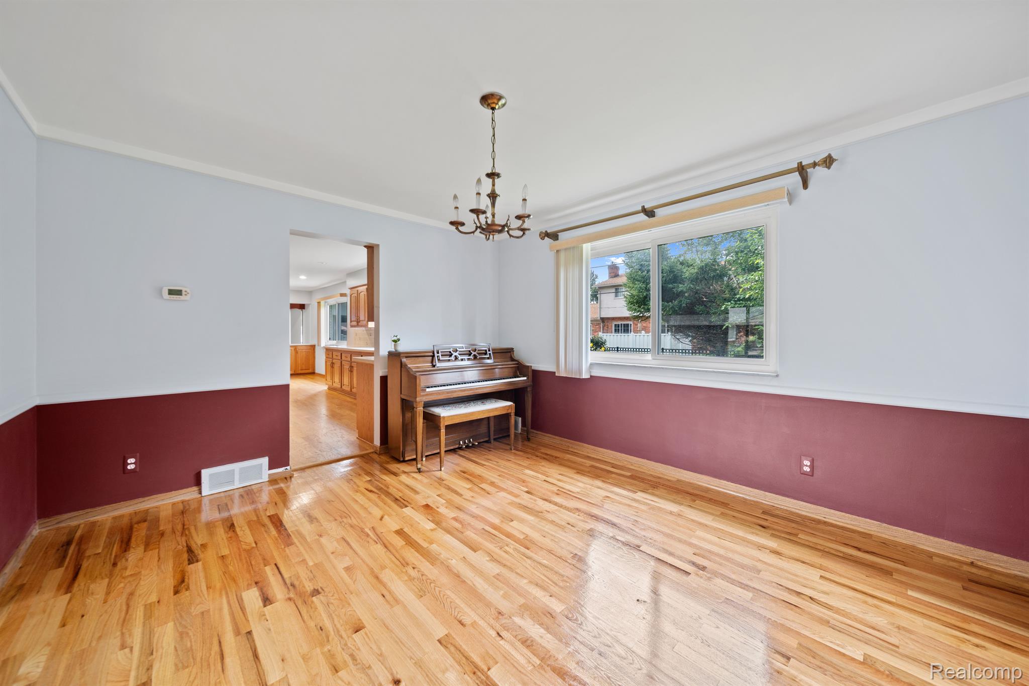 855 AVON Court