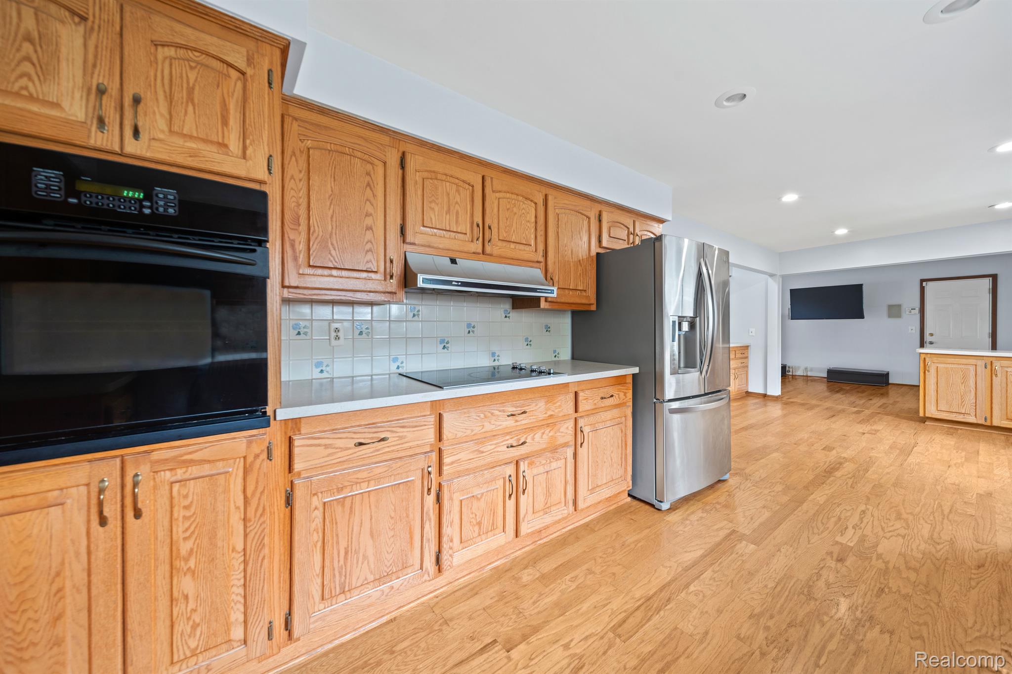 855 AVON Court