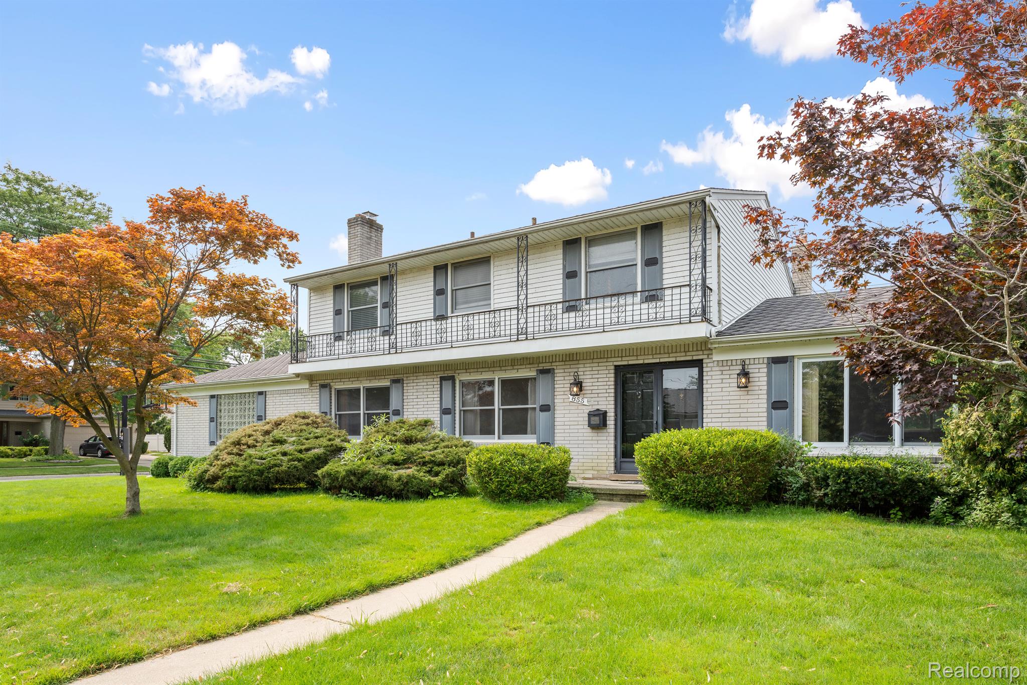 855 AVON Court