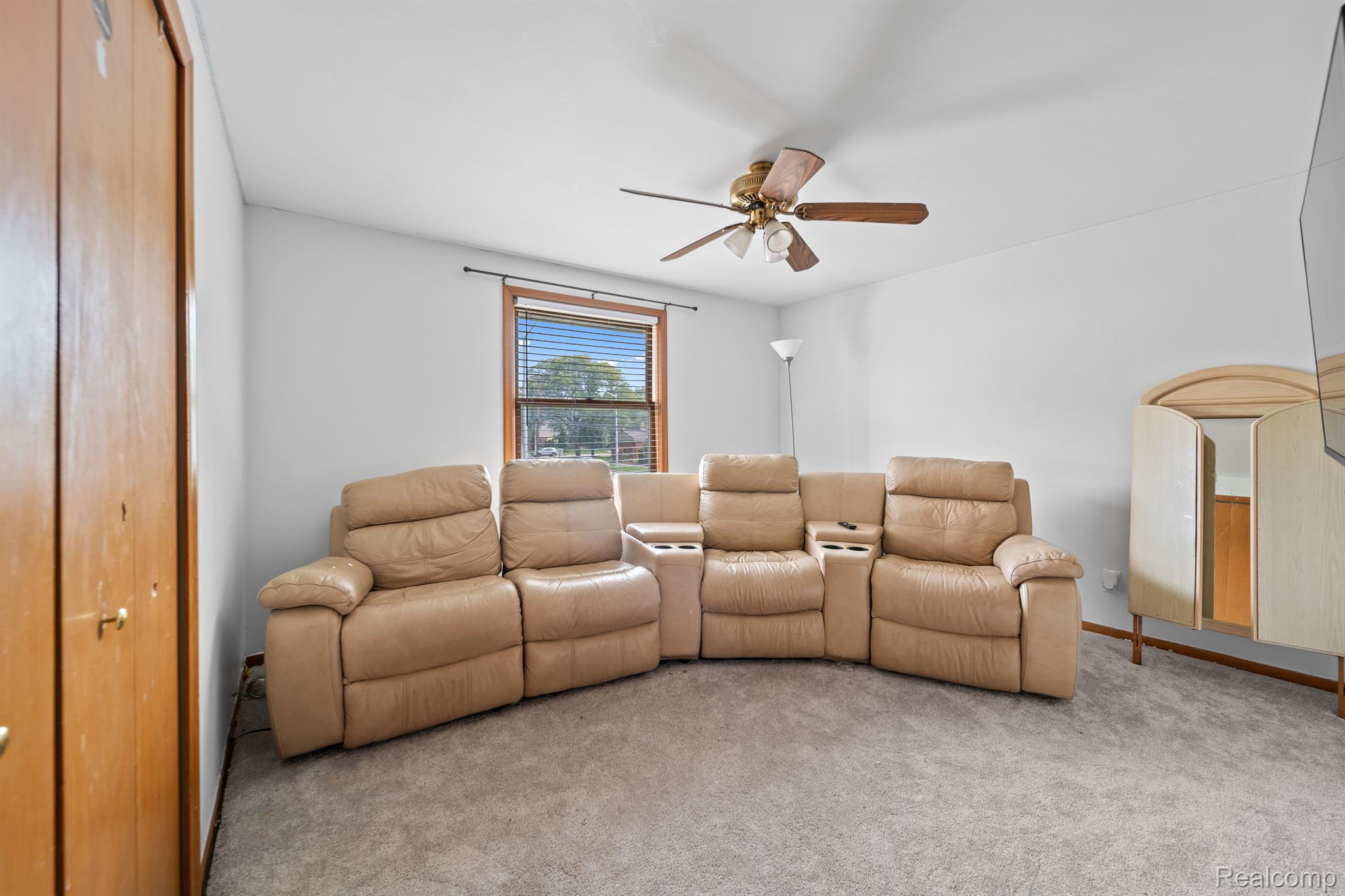 855 AVON Court