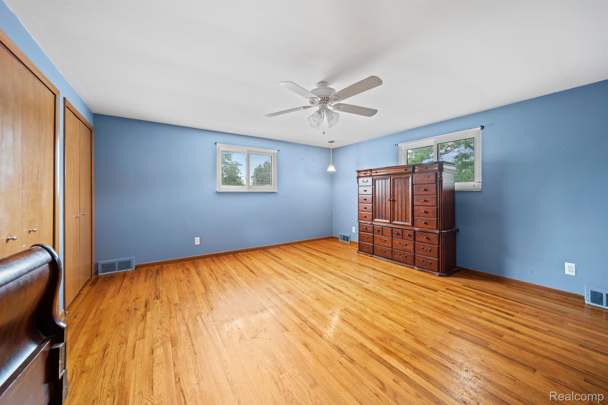 855 AVON Court