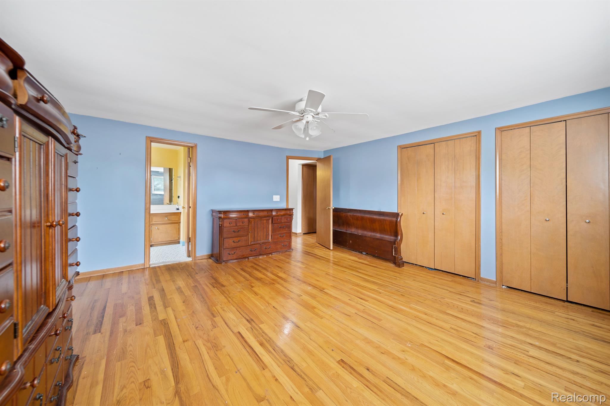 855 AVON Court