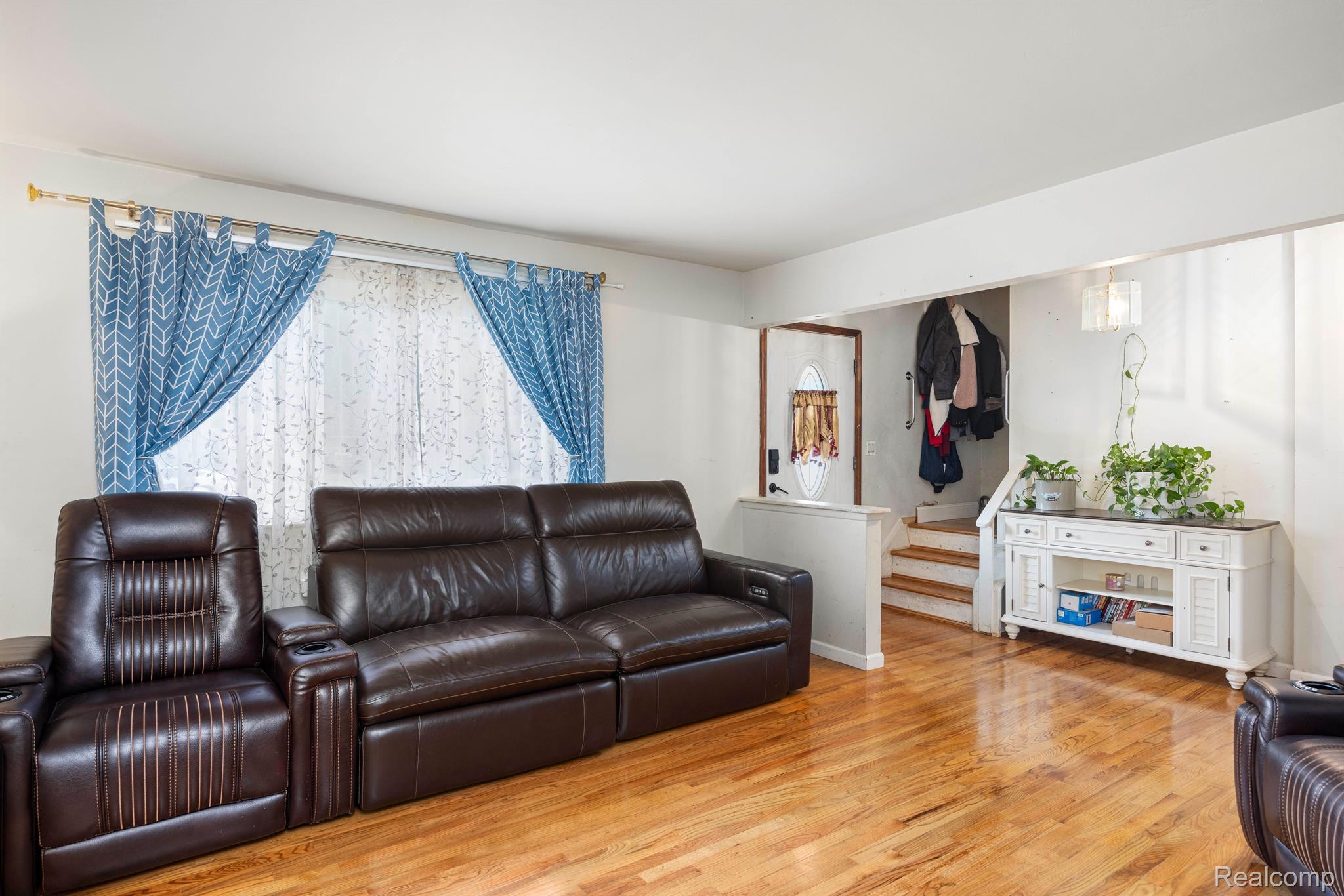 1123 CLARK Drive