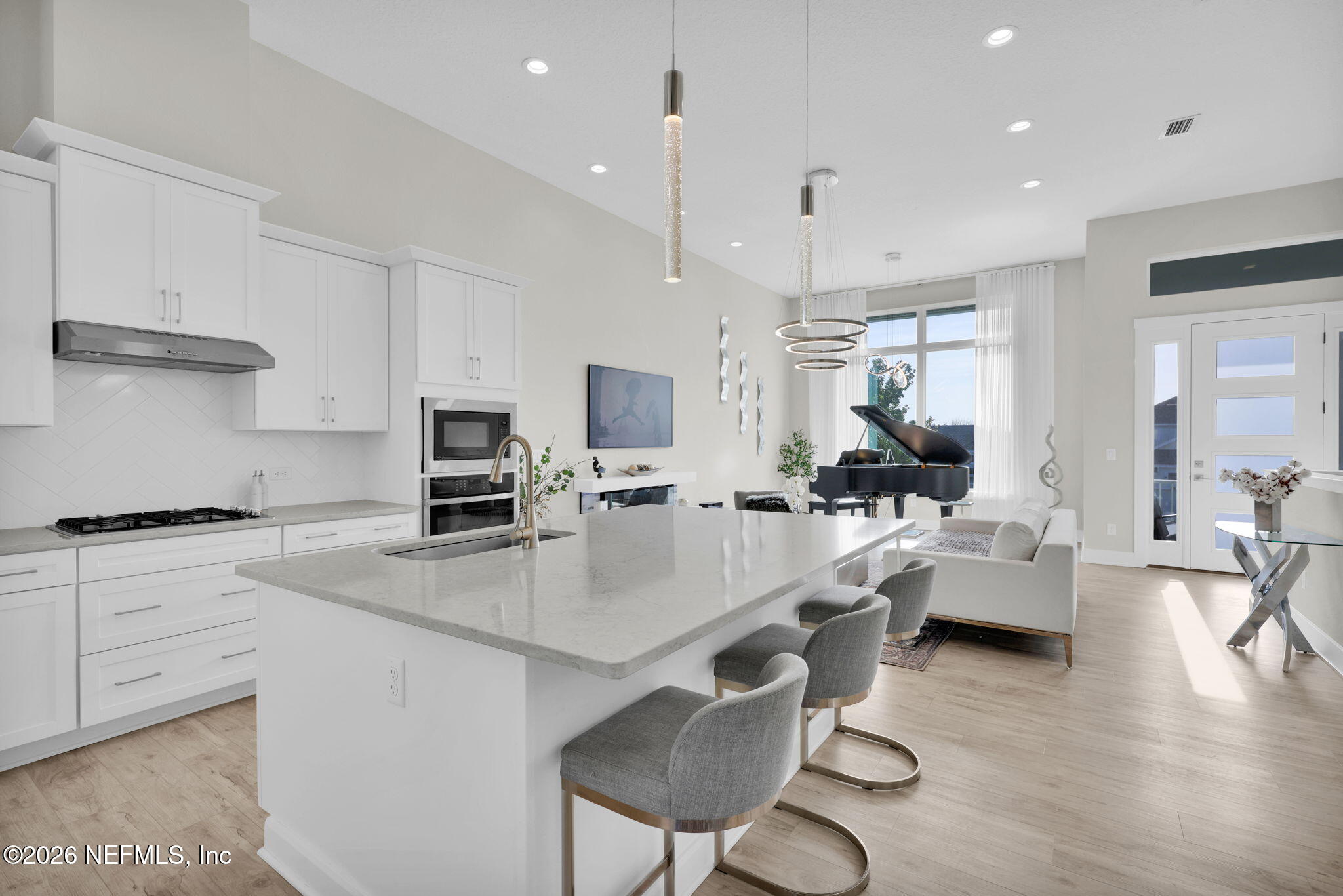 401 CRESTVIEW Drive