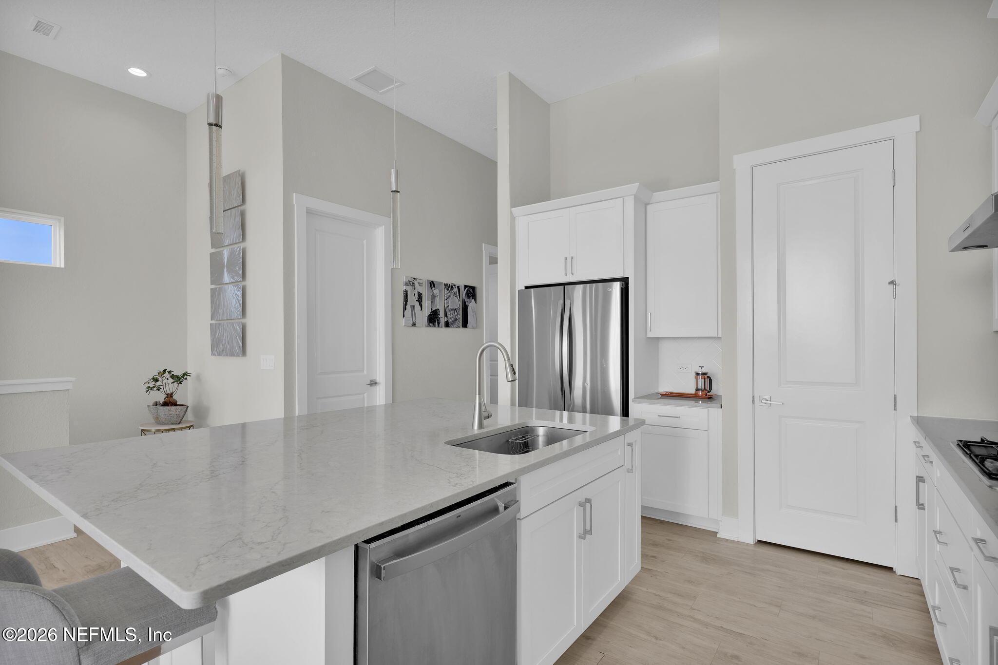 401 CRESTVIEW Drive