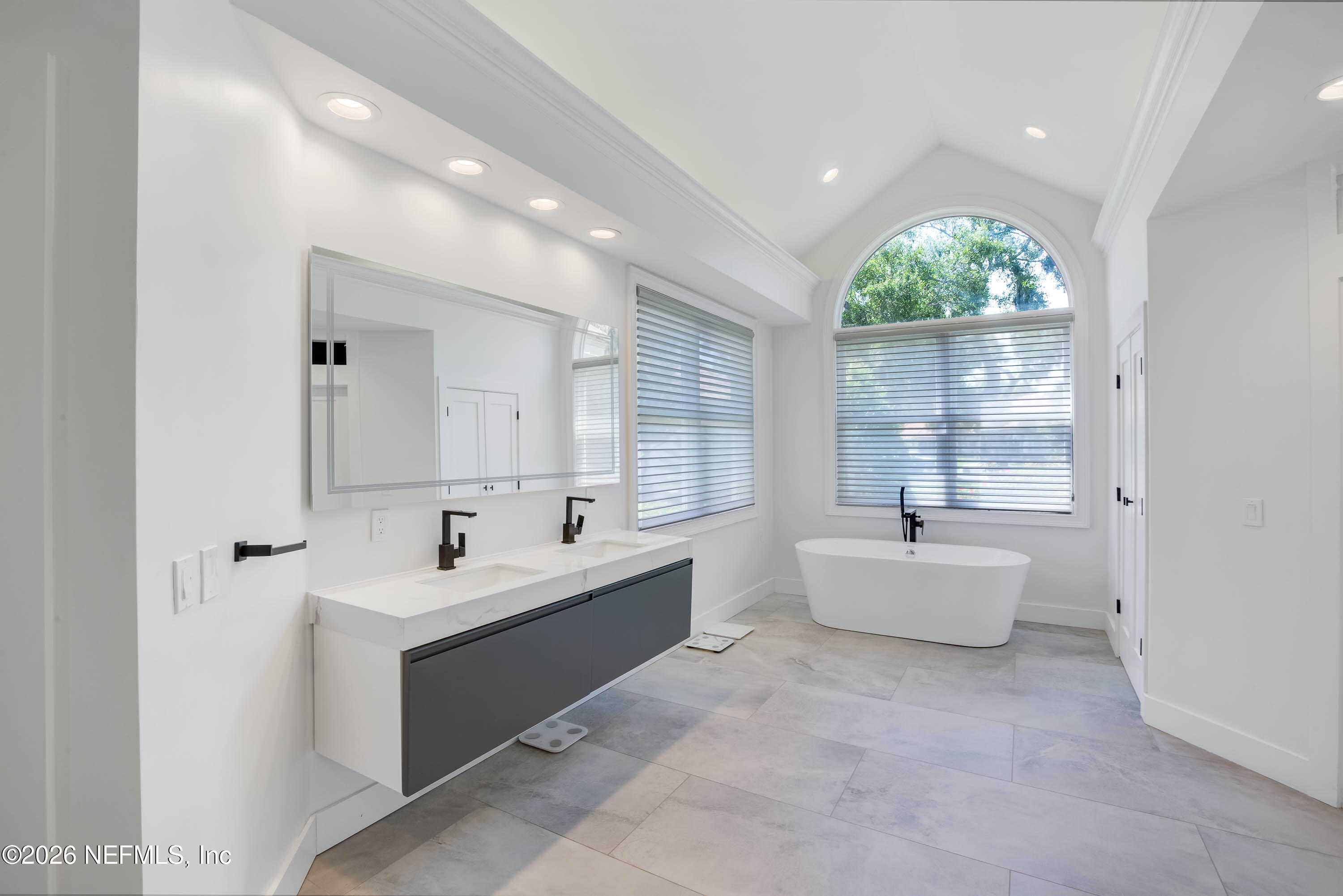 108 PLANTERS ROW W