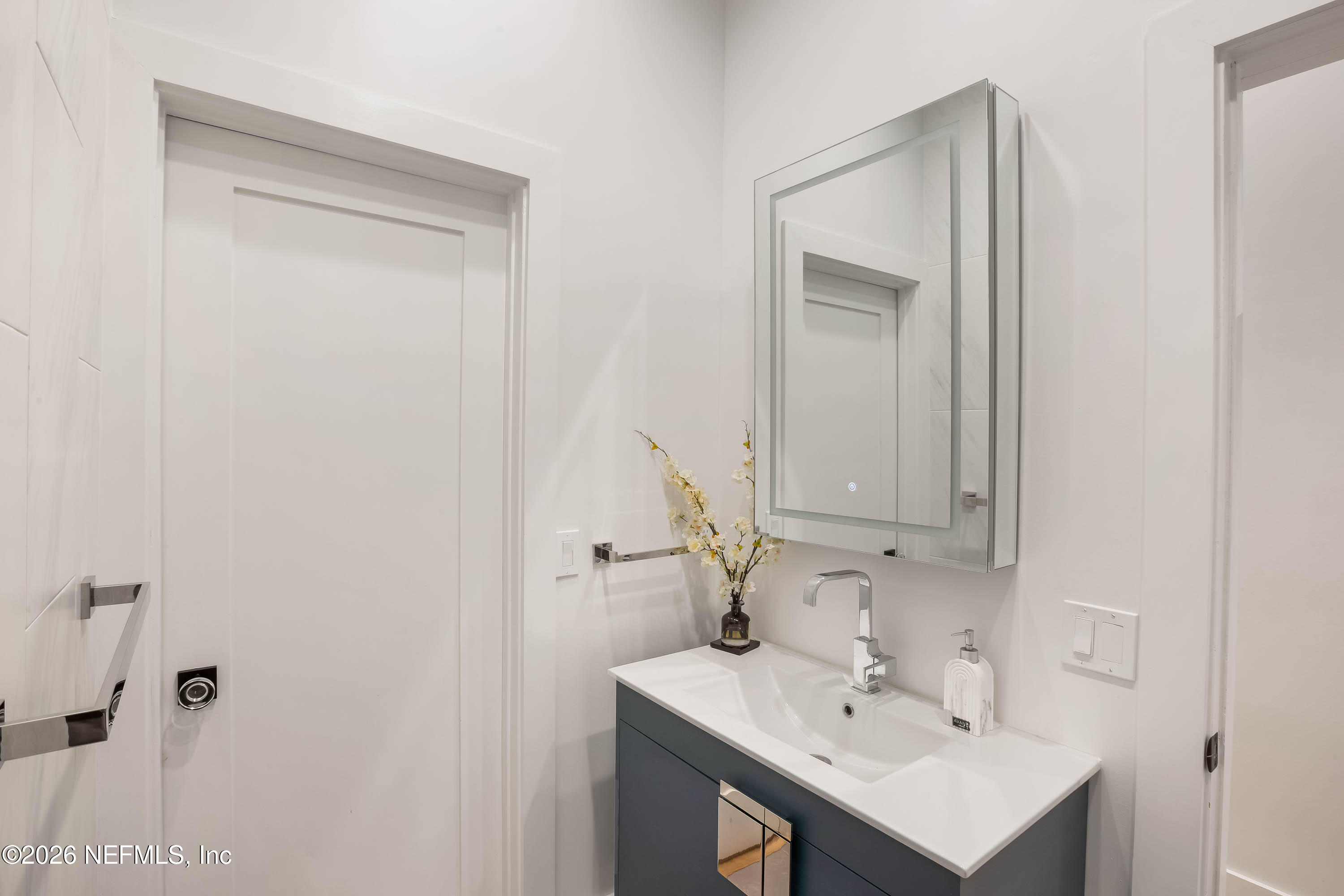 108 PLANTERS ROW W