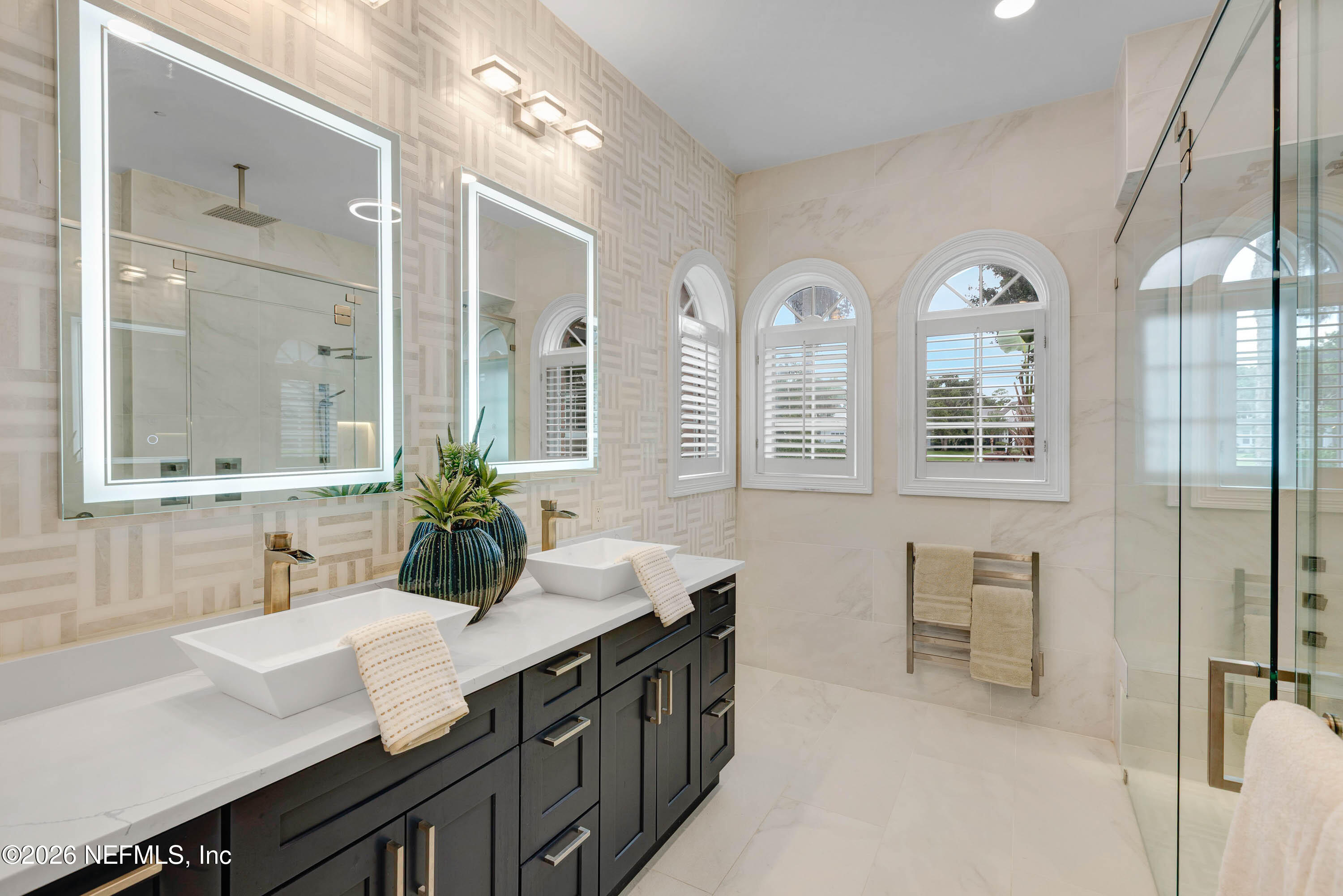 192 TWELVE OAKS Lane