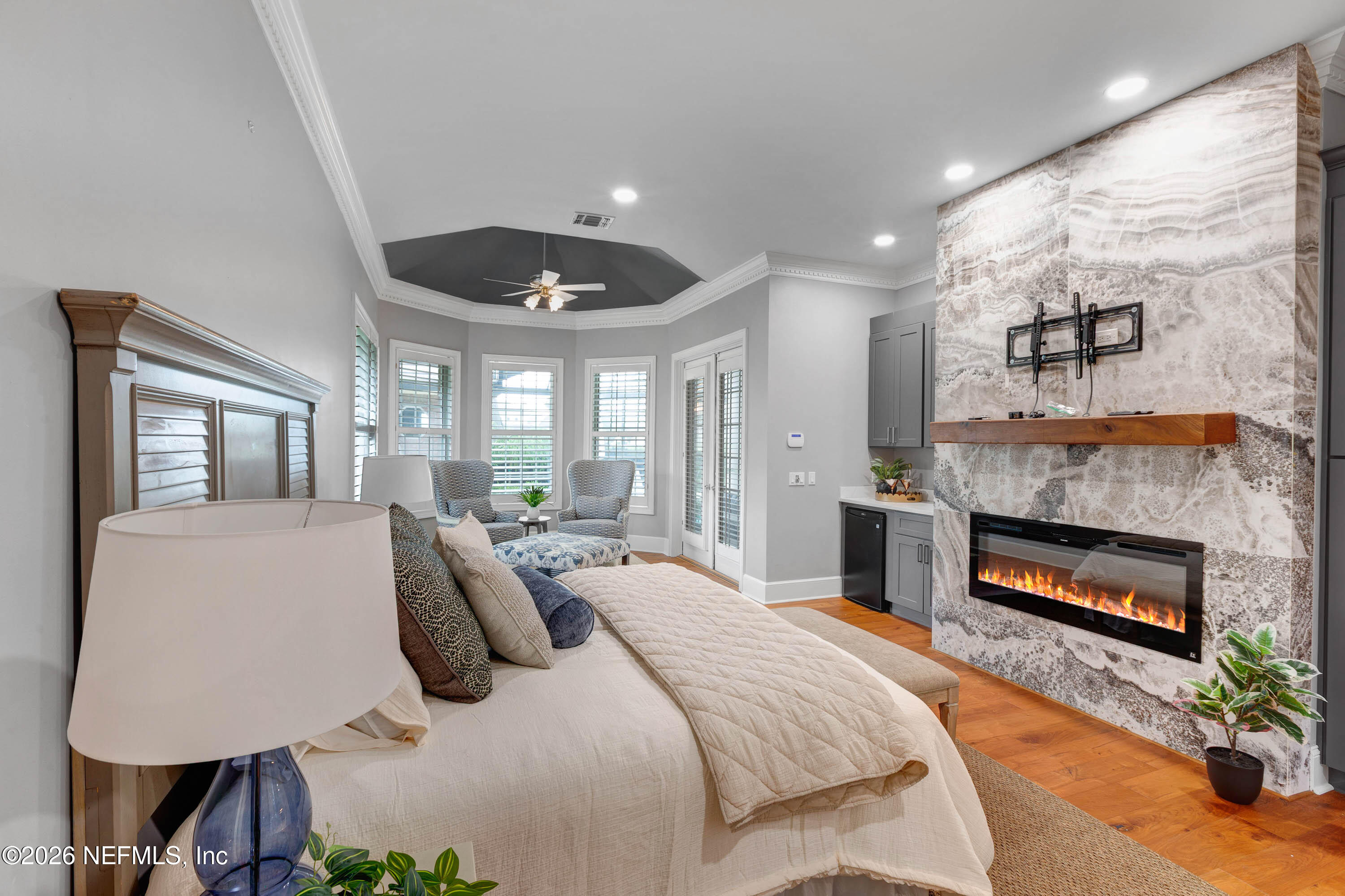 192 TWELVE OAKS Lane