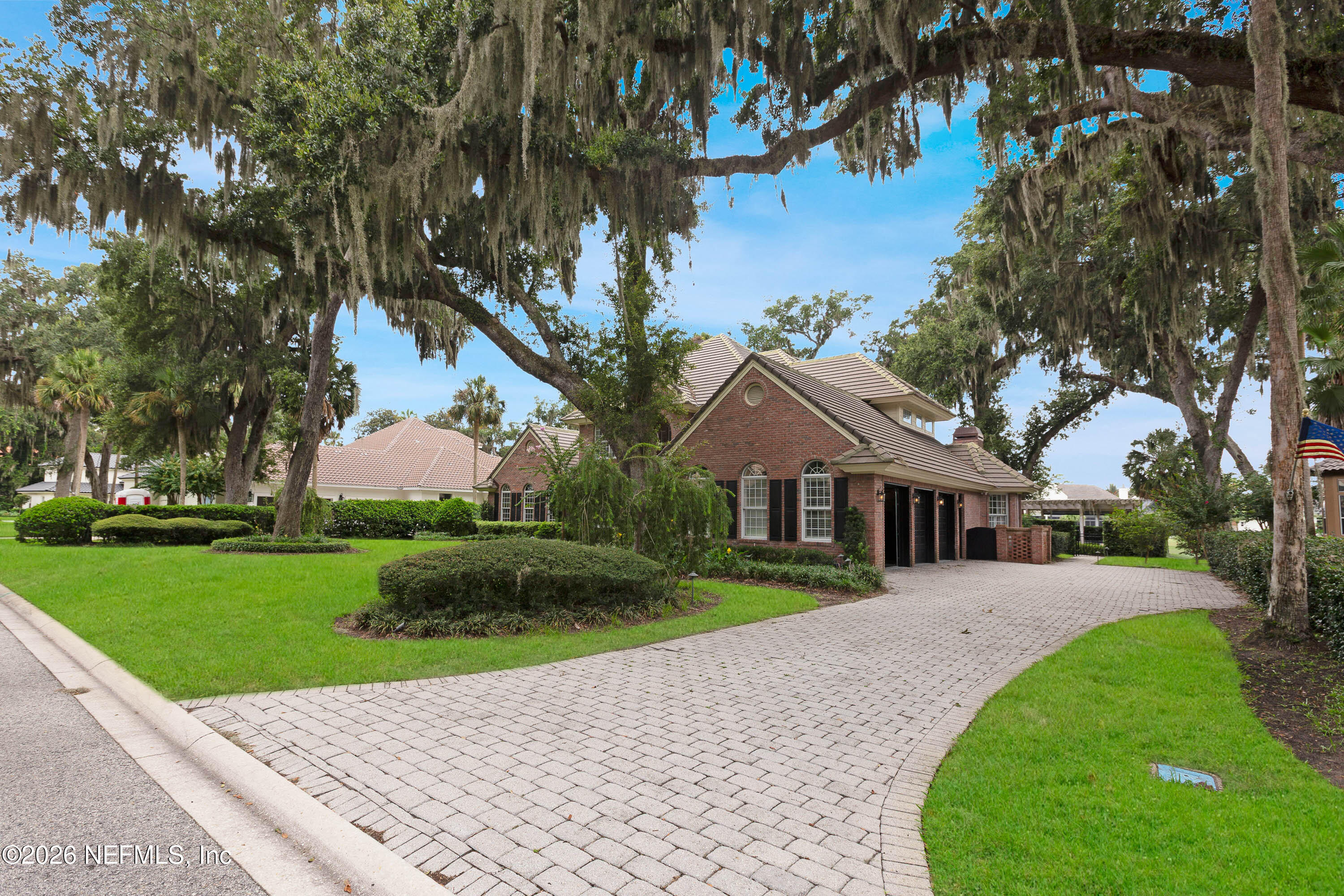 192 TWELVE OAKS Lane