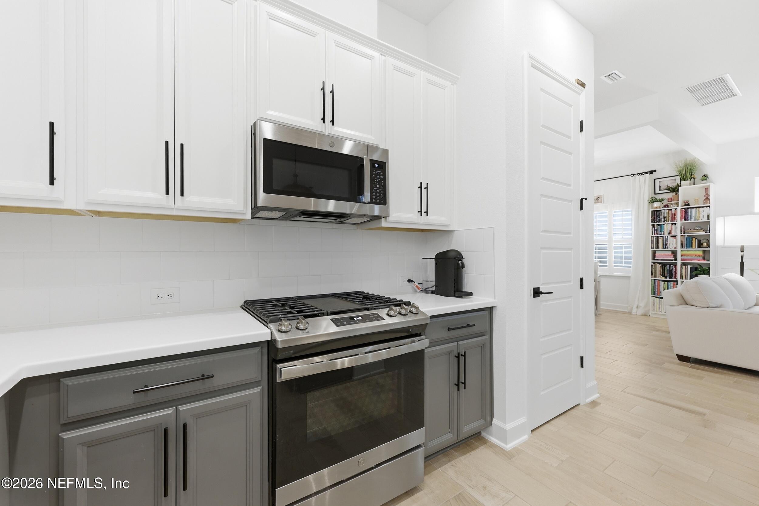 76 PARK CENTER Avenue