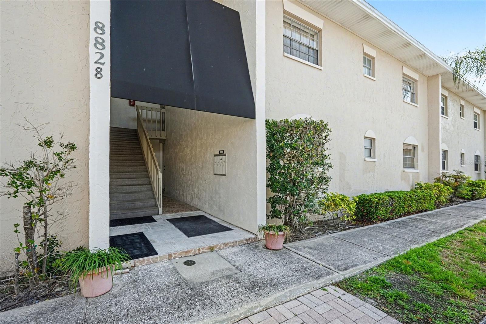 8828 BAY POINTE DR #104