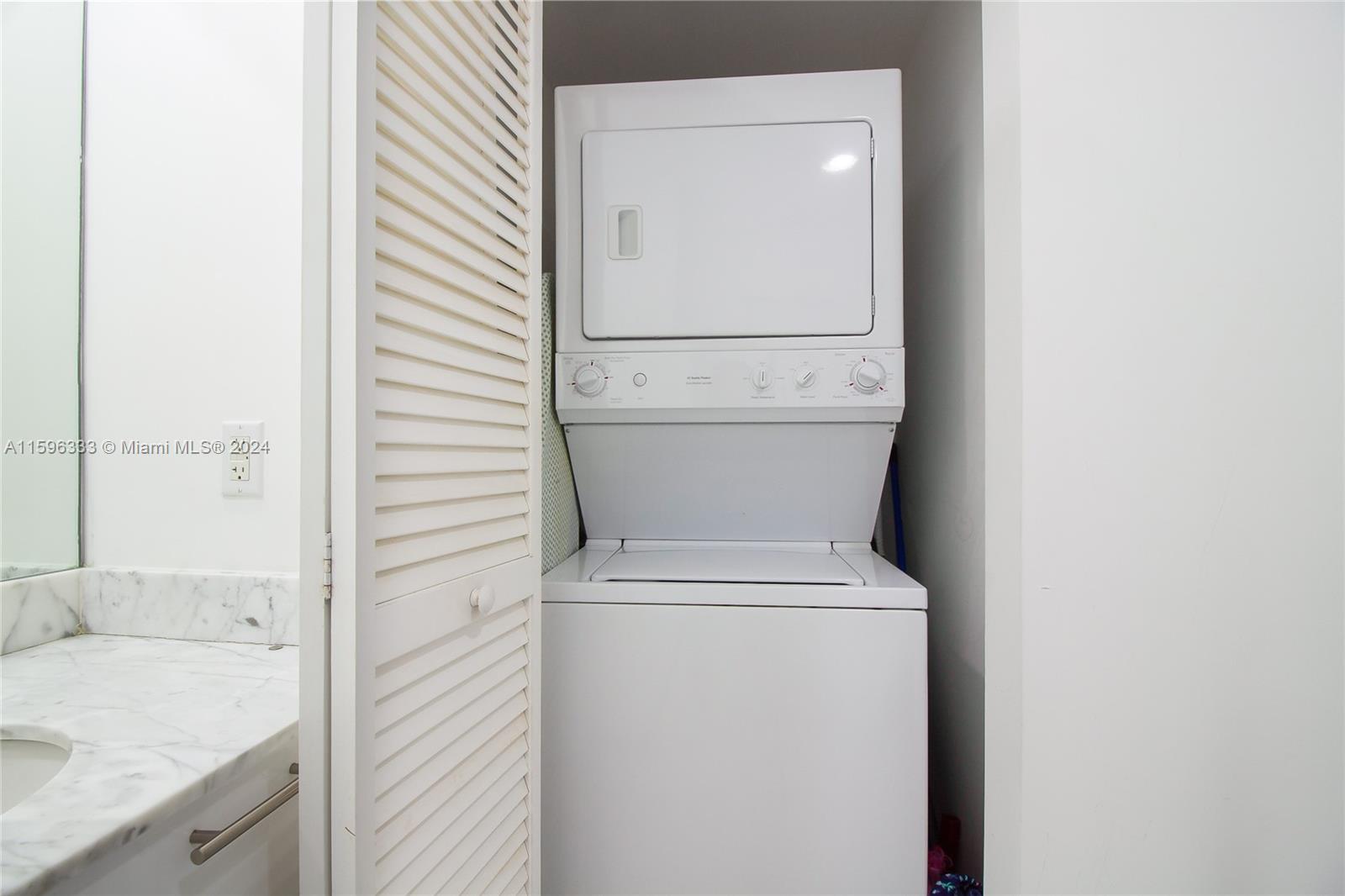 950 Brickell Bay Dr # 1911