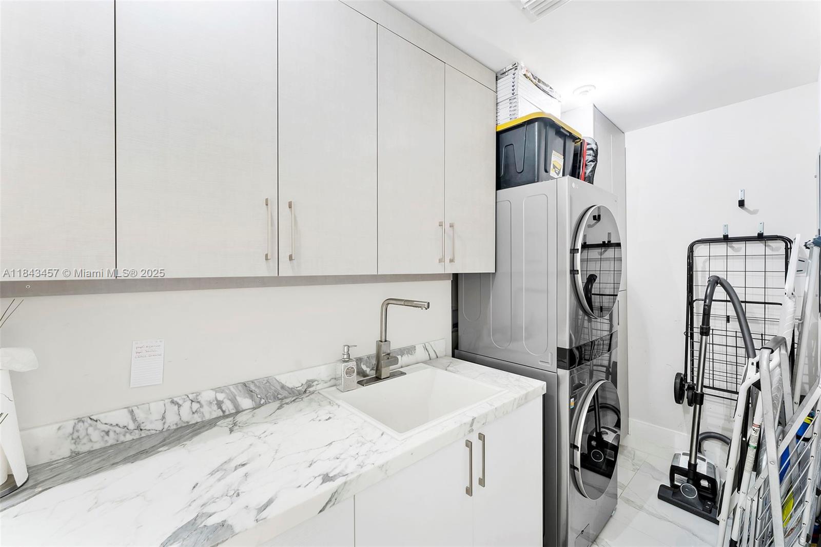 330 Sunny Isles Blvd Unit: 5-LPH03