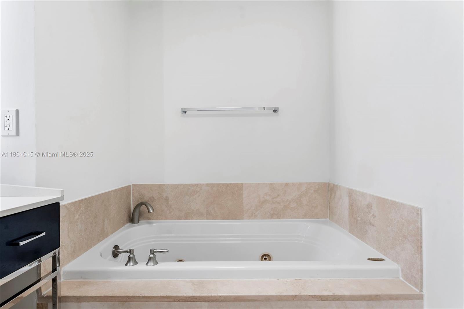 4401 Collins Ave # 2907