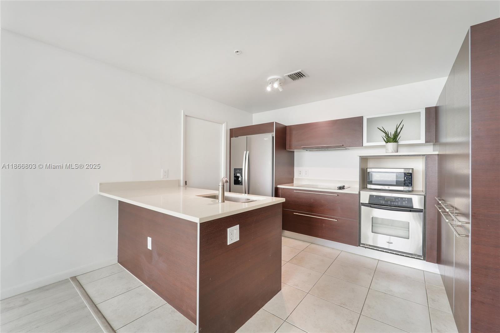 1900 N Bayshore Dr # 4112