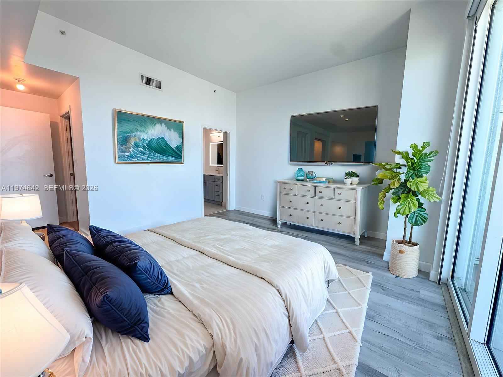 1900 N Bayshore Dr # 4112