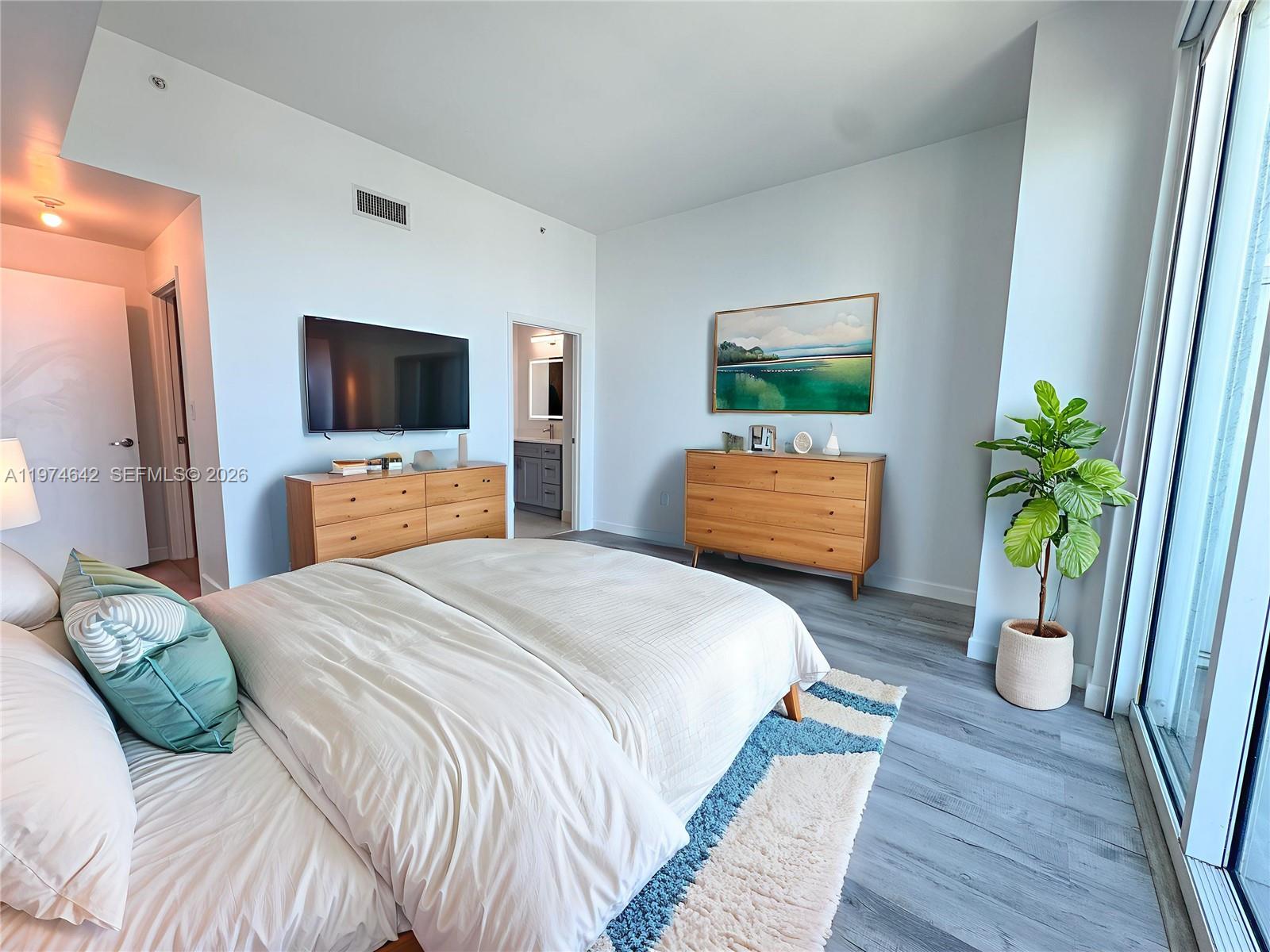 1900 N Bayshore Dr # 4112