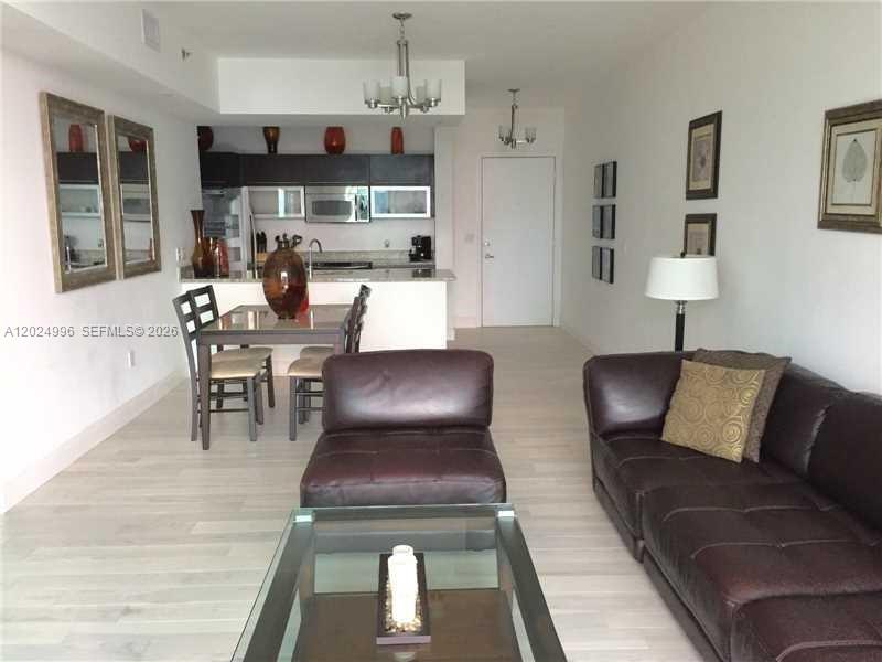 950 Brickell Bay Dr # 2000